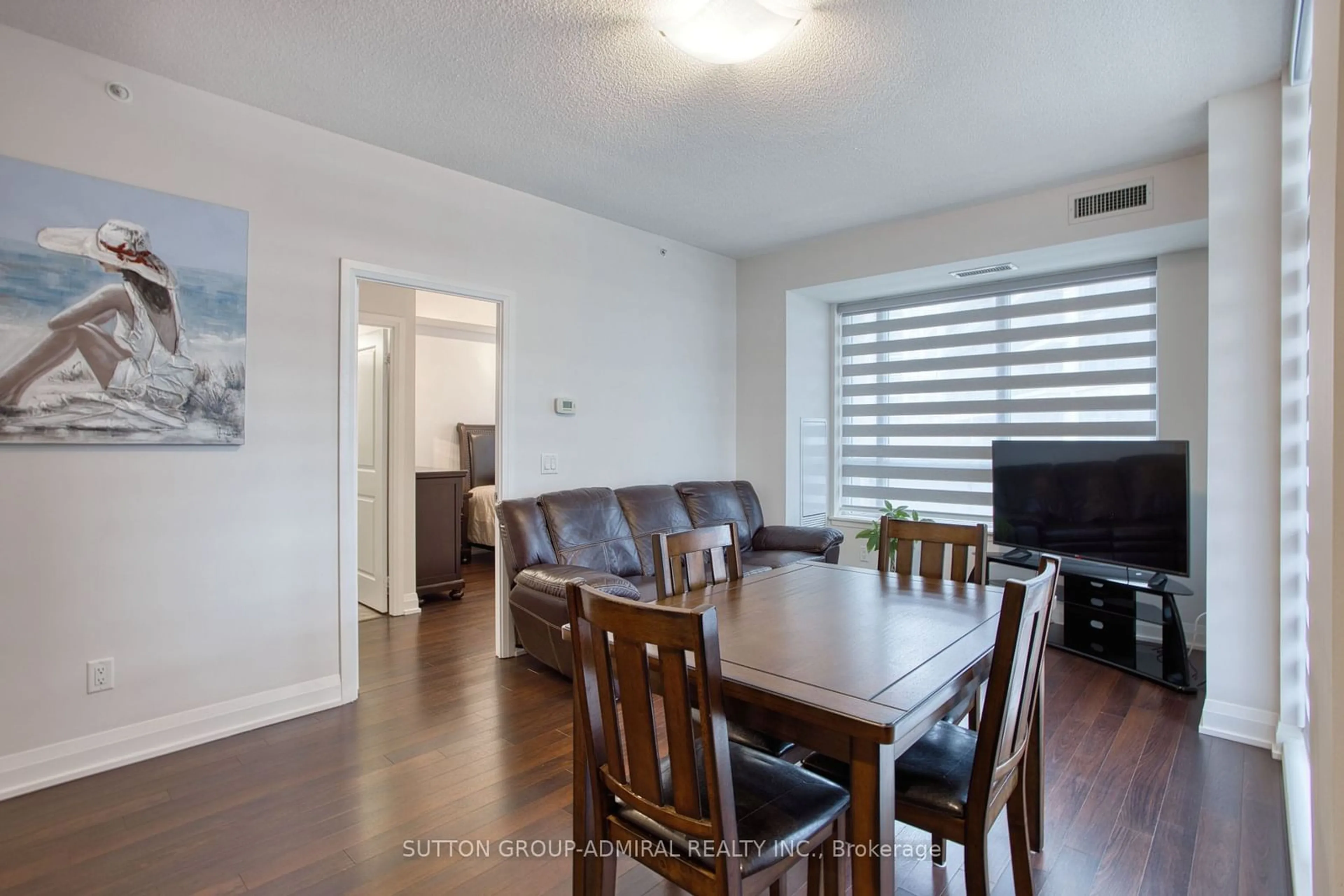 Dining room, wood floors for 95 North Park Rd #204, Vaughan Ontario L4J 0J1