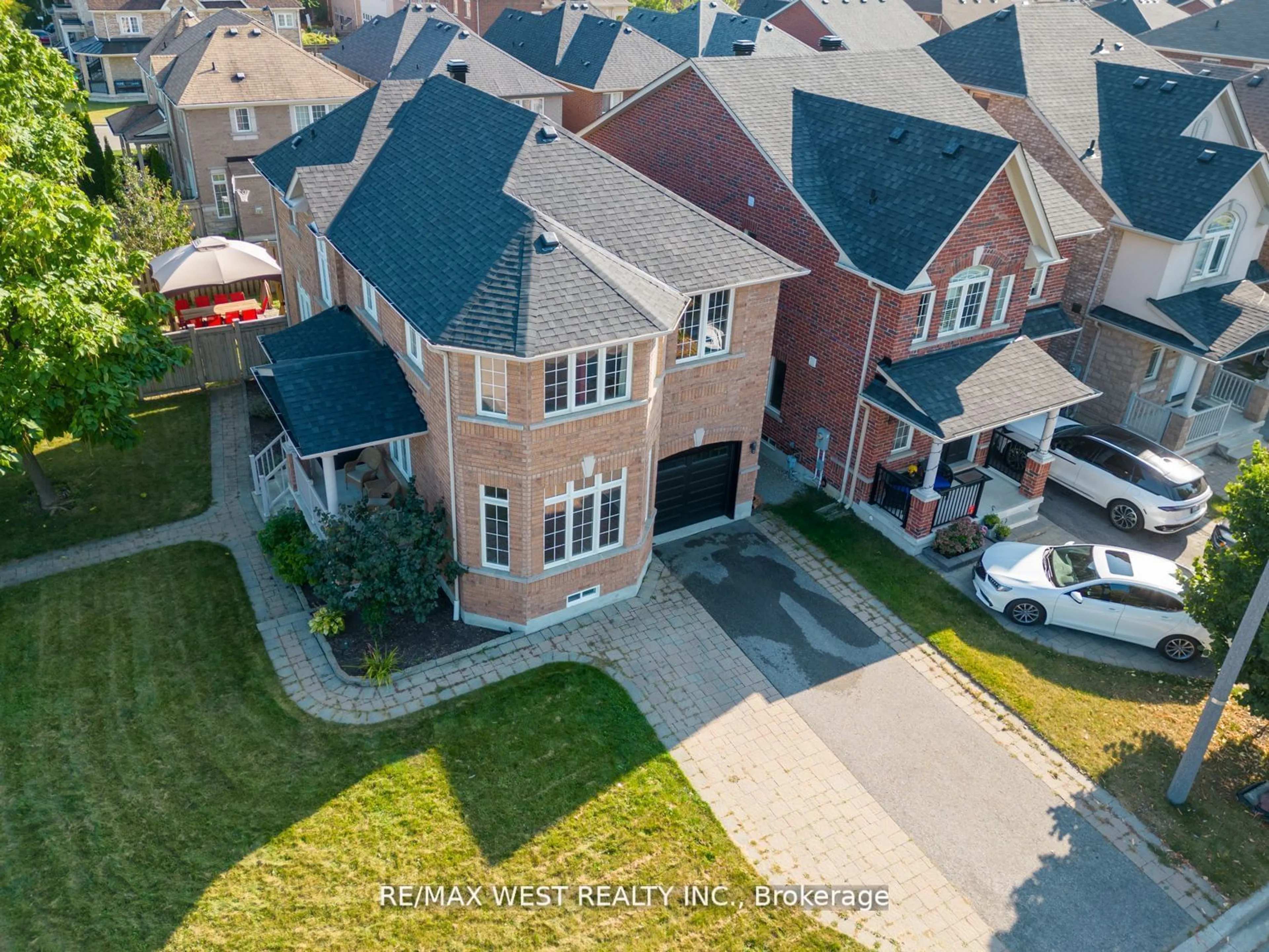 Frontside or backside of a home, the street view for 63 Haven Rd, Vaughan Ontario L6A 0W8