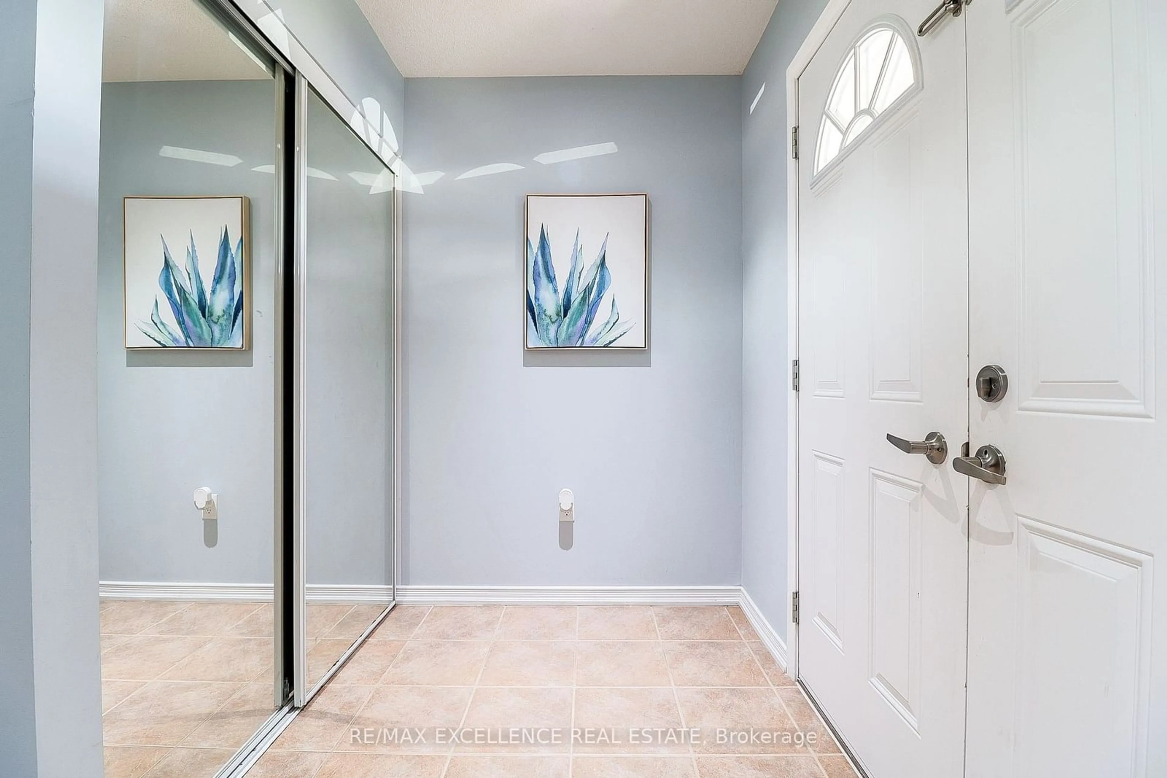 Indoor entryway, ceramic floors for 1218 Leslie Dr, Innisfil Ontario L9S 2B1