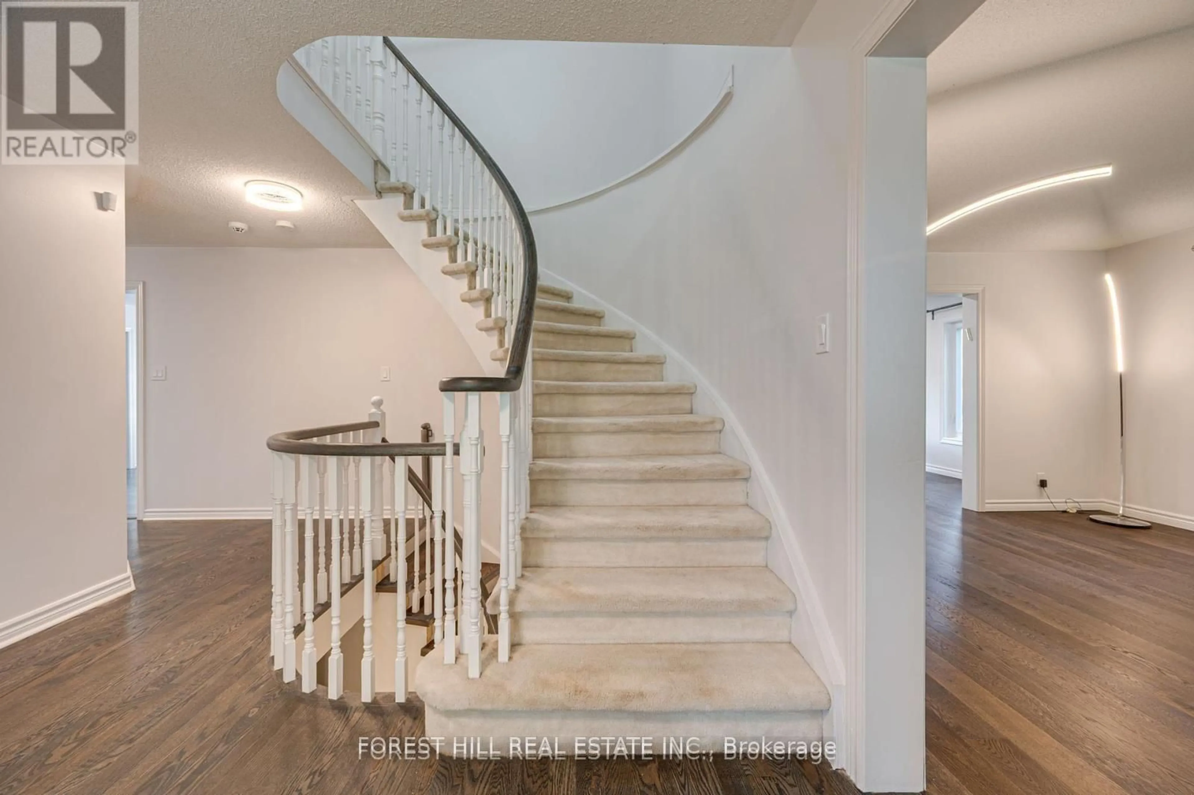 Stairs for 32 Grandview Cres, Bradford West Gwillimbury Ontario L3Z 3L1