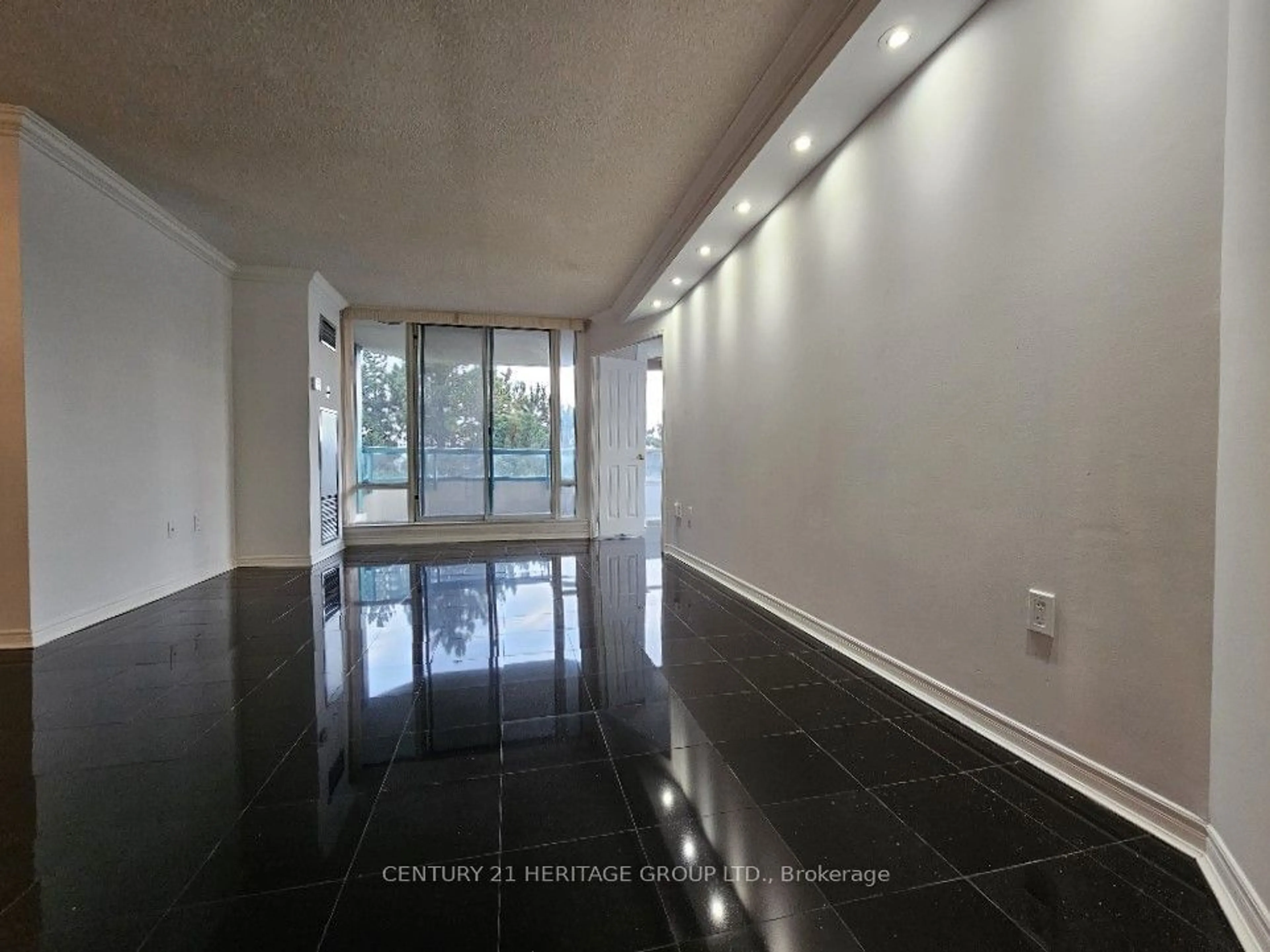 Indoor foyer, cement floor for 7250 Yonge St #506, Vaughan Ontario L4J 7X1