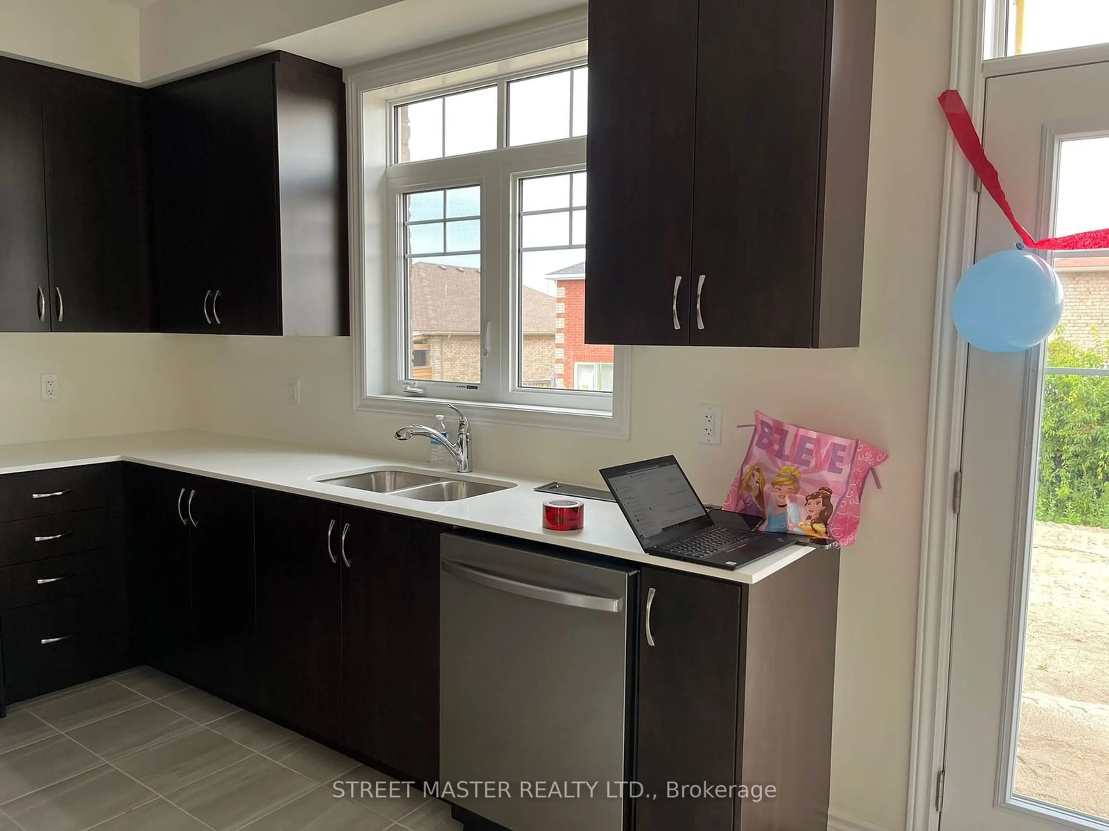 Standard kitchen for 2199 Lozenby St, Innisfil Ontario L9S 0E1