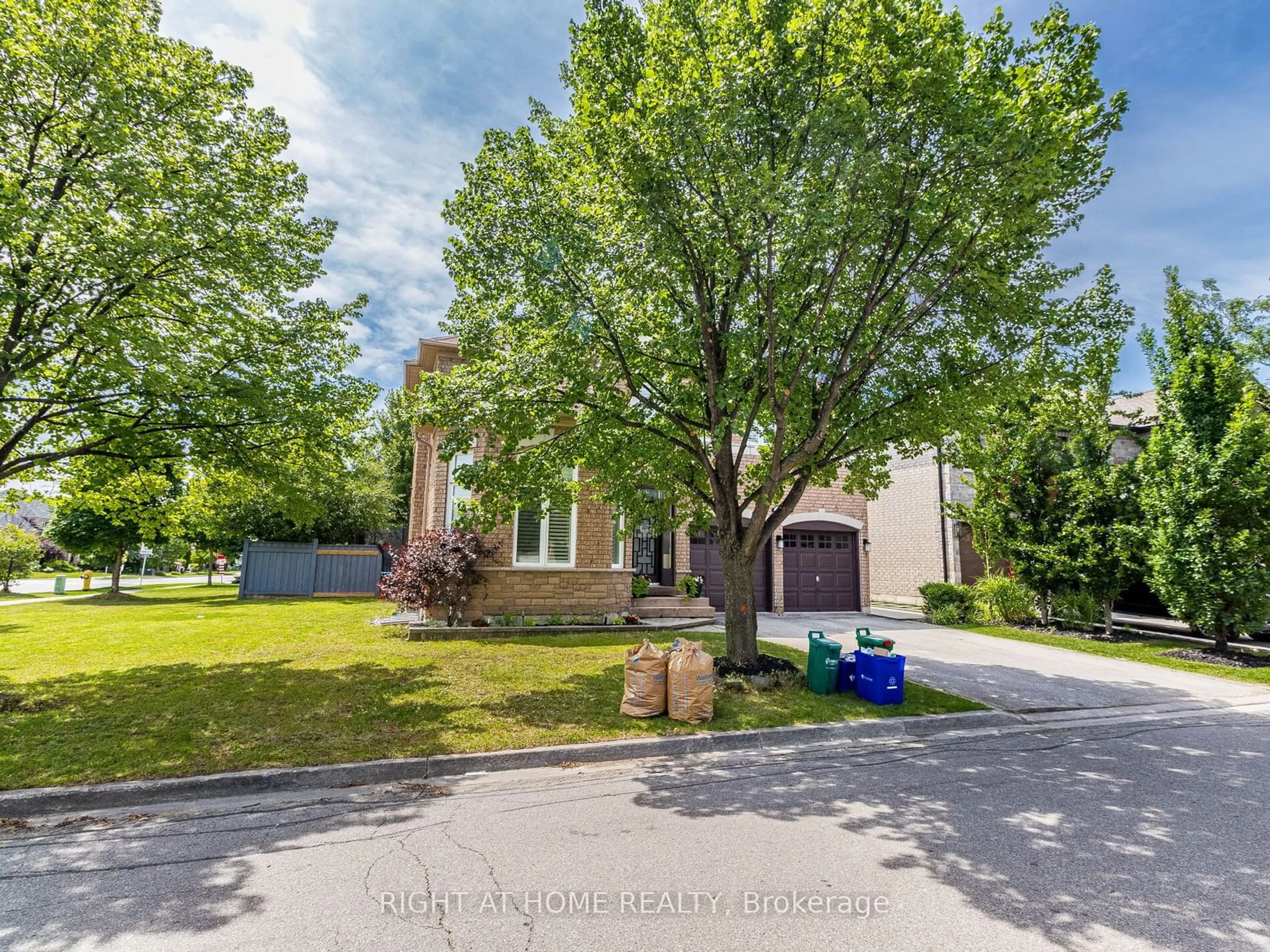 Frontside or backside of a home, the street view for 1 Ferdinand Ave, Vaughan Ontario L6A 2Z4