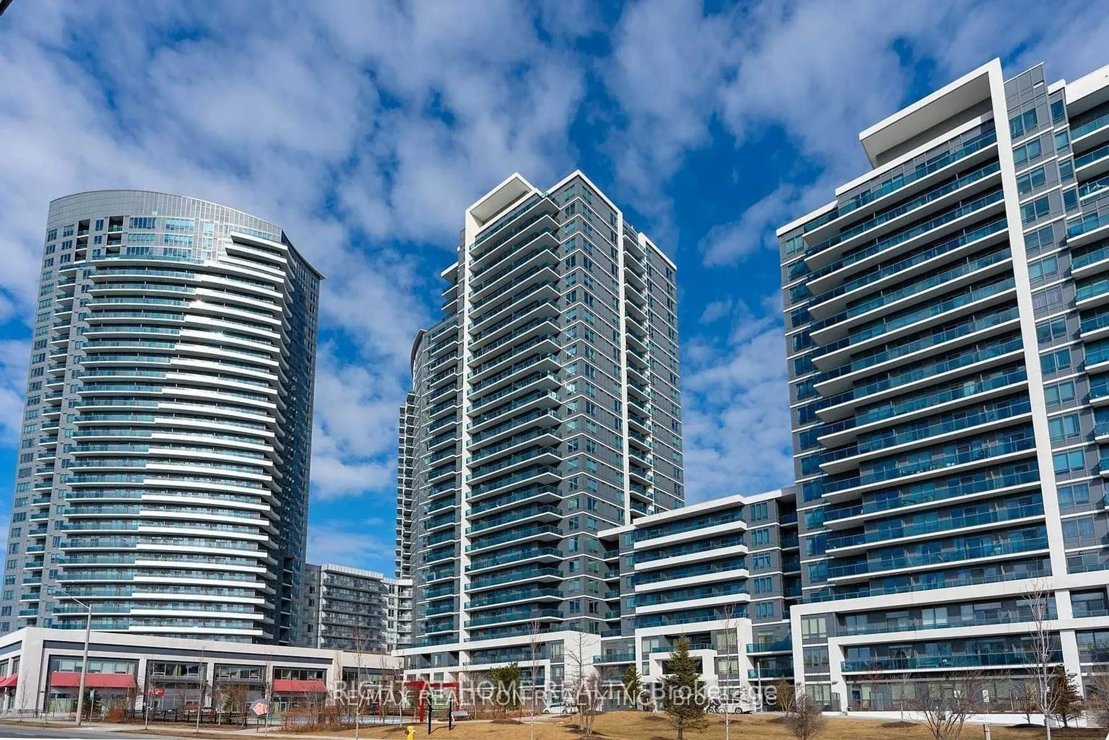 A pic from exterior of the house or condo, the view of city buildings for 7167 YONGE St #1210, Markham Ontario L3T 0E1