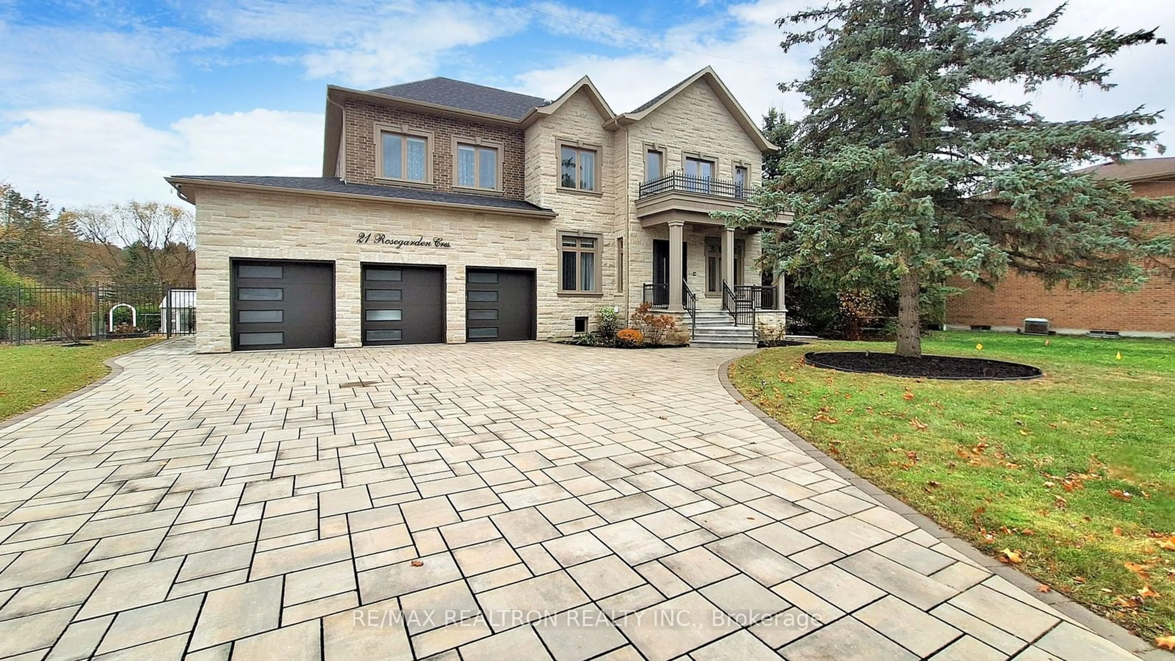 Home with brick exterior material for 21 Rosegarden Cres, Richmond Hill Ontario L4E 2P3