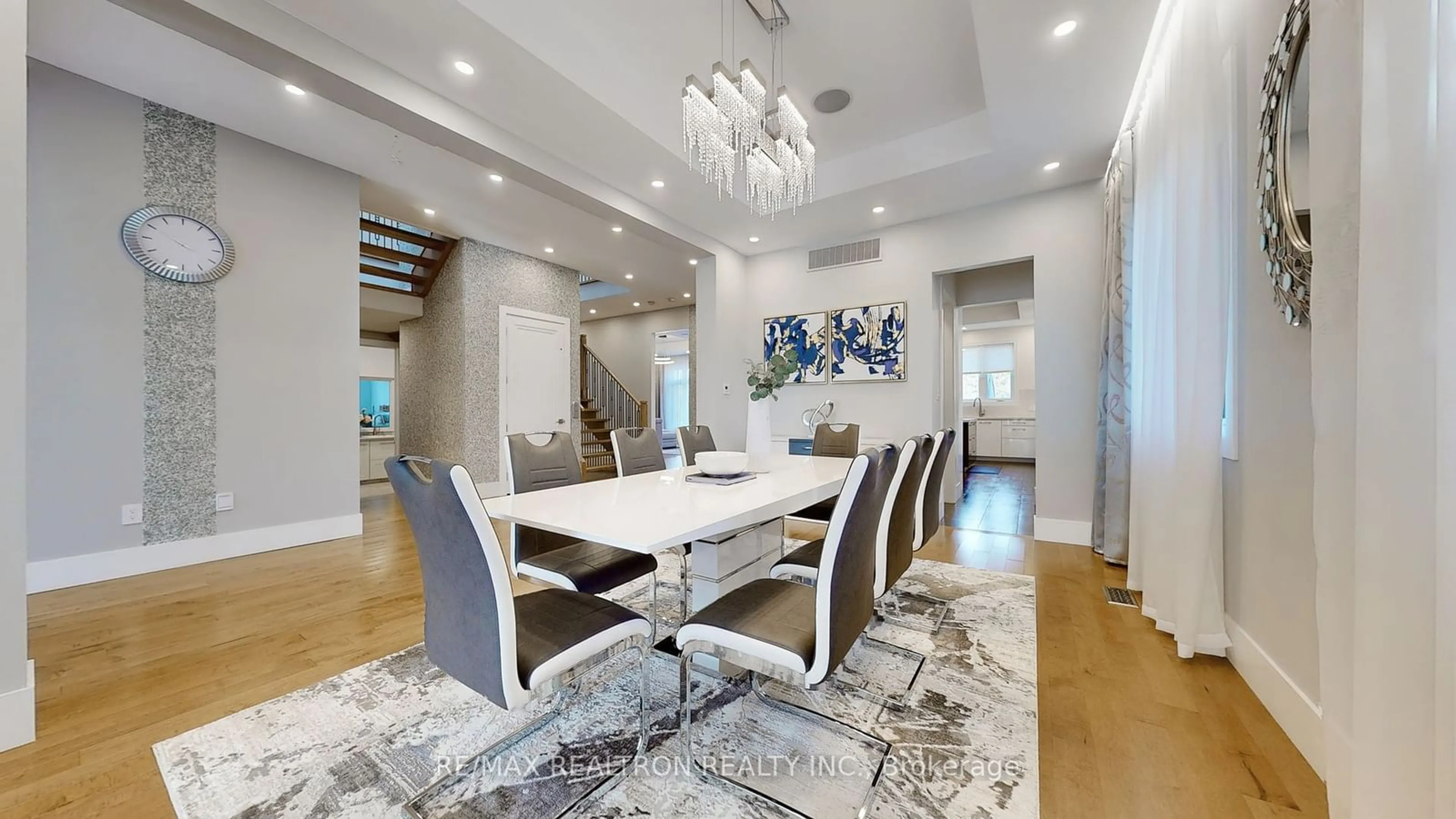 Dining room, wood floors, mountain for 21 Rosegarden Cres, Richmond Hill Ontario L4E 2P3