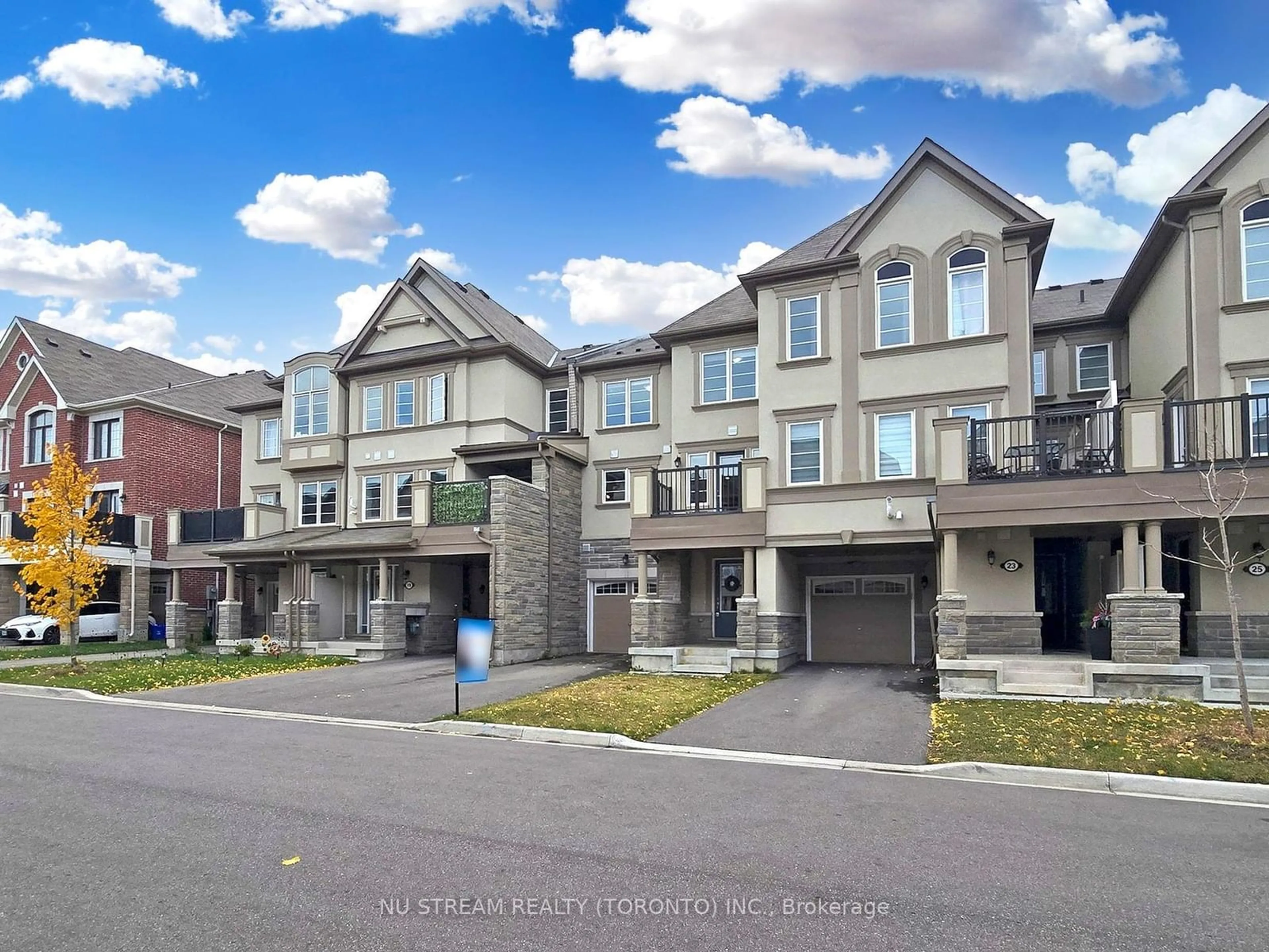 A pic from exterior of the house or condo, the street view for 21 Mcgrath Ave, Richmond Hill Ontario L4S 0K8