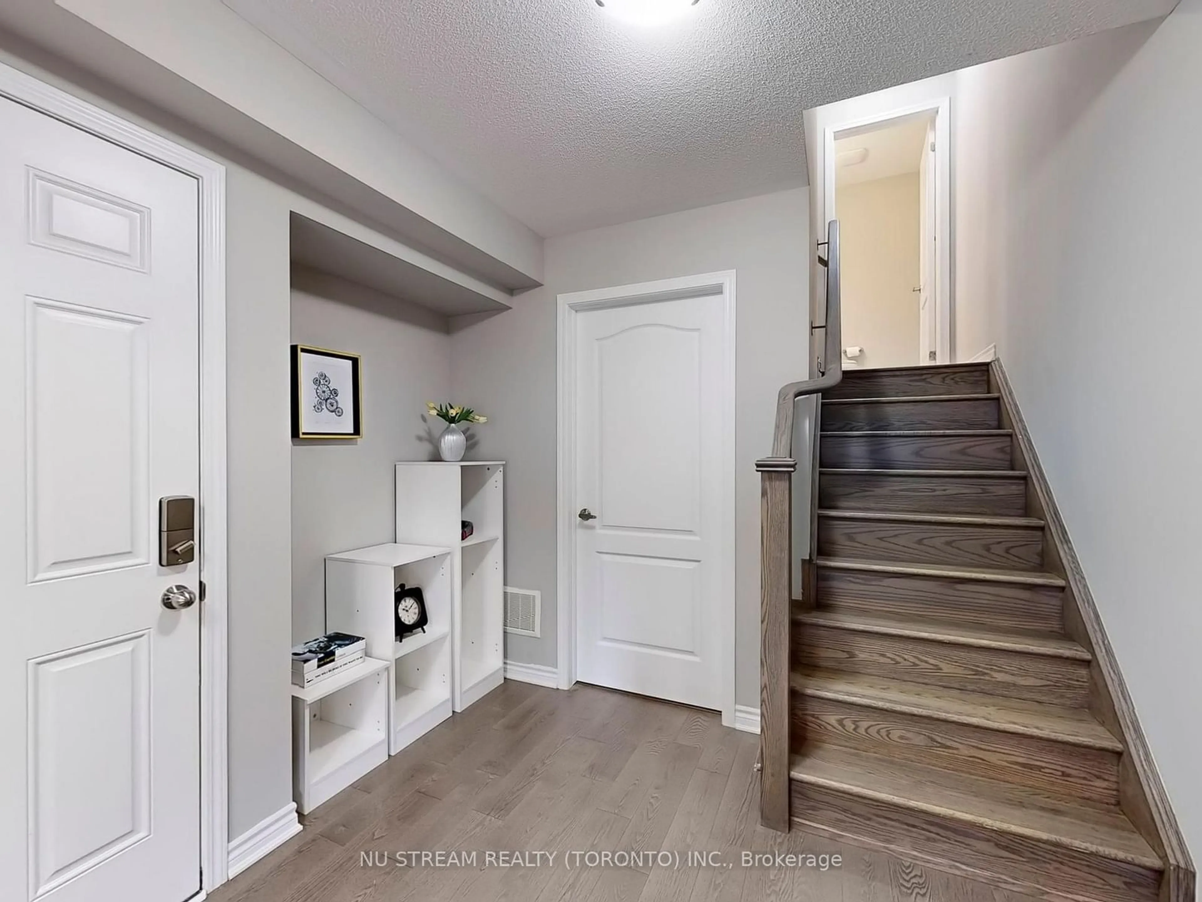 Indoor entryway, wood floors for 21 Mcgrath Ave, Richmond Hill Ontario L4S 0K8