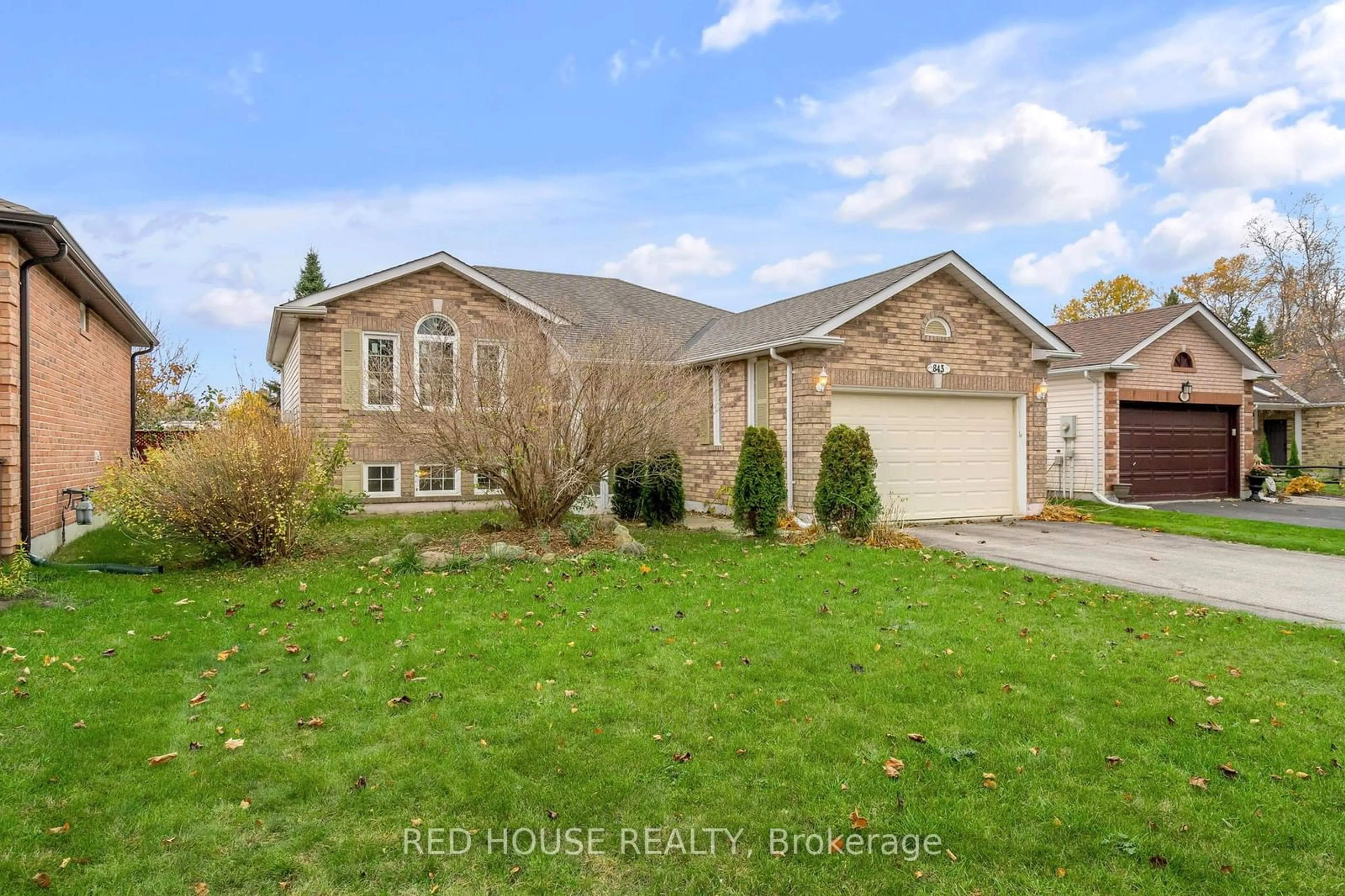 Frontside or backside of a home, the street view for 843 9th Line, Innisfil Ontario L9S 3Y2