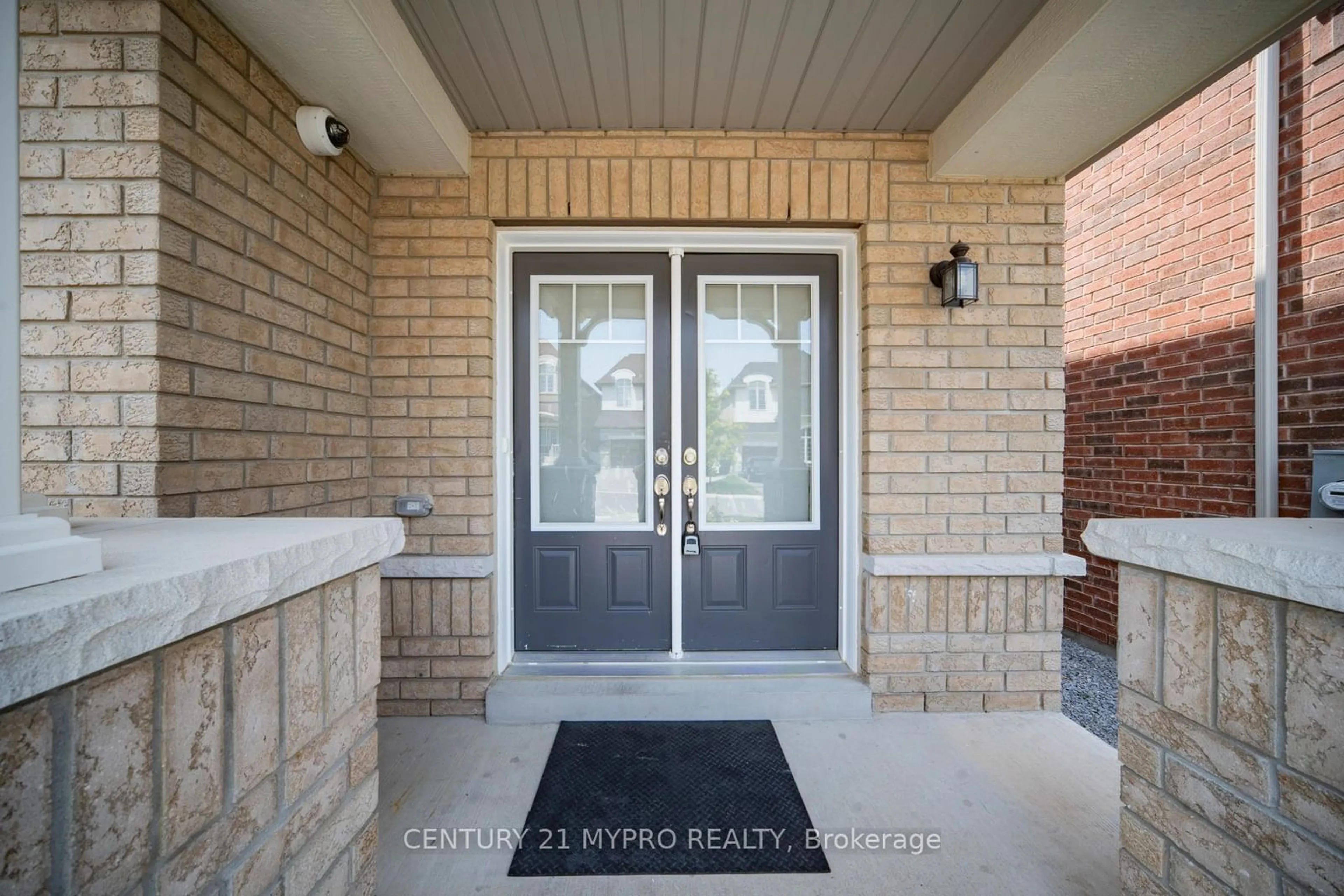 Indoor entryway, wood floors for 246 Sharon Creek Dr, East Gwillimbury Ontario L9N 0P5