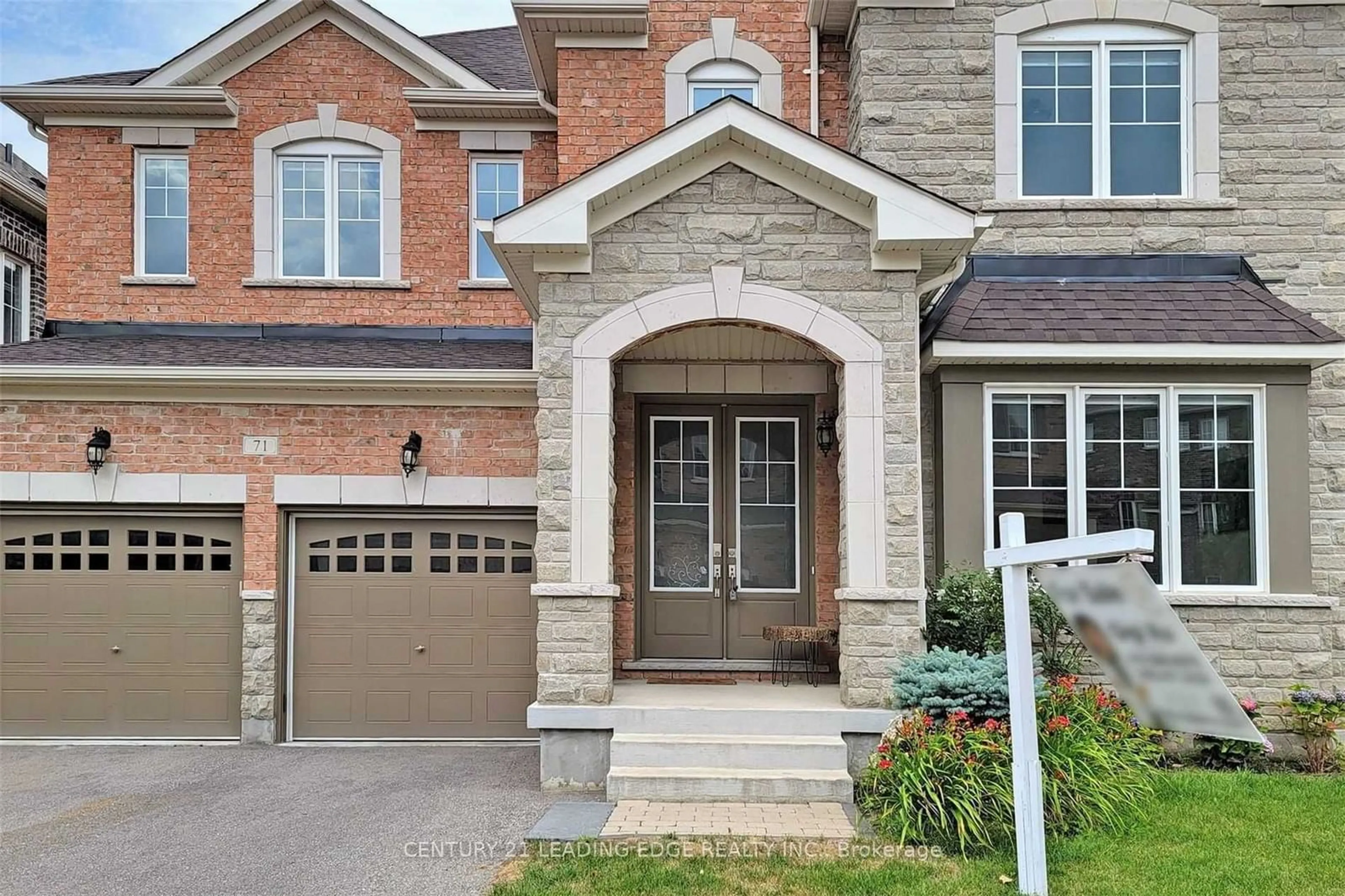 Home with brick exterior material for 71 KEN SINCLAIR Cres, Aurora Ontario L4G 3J1