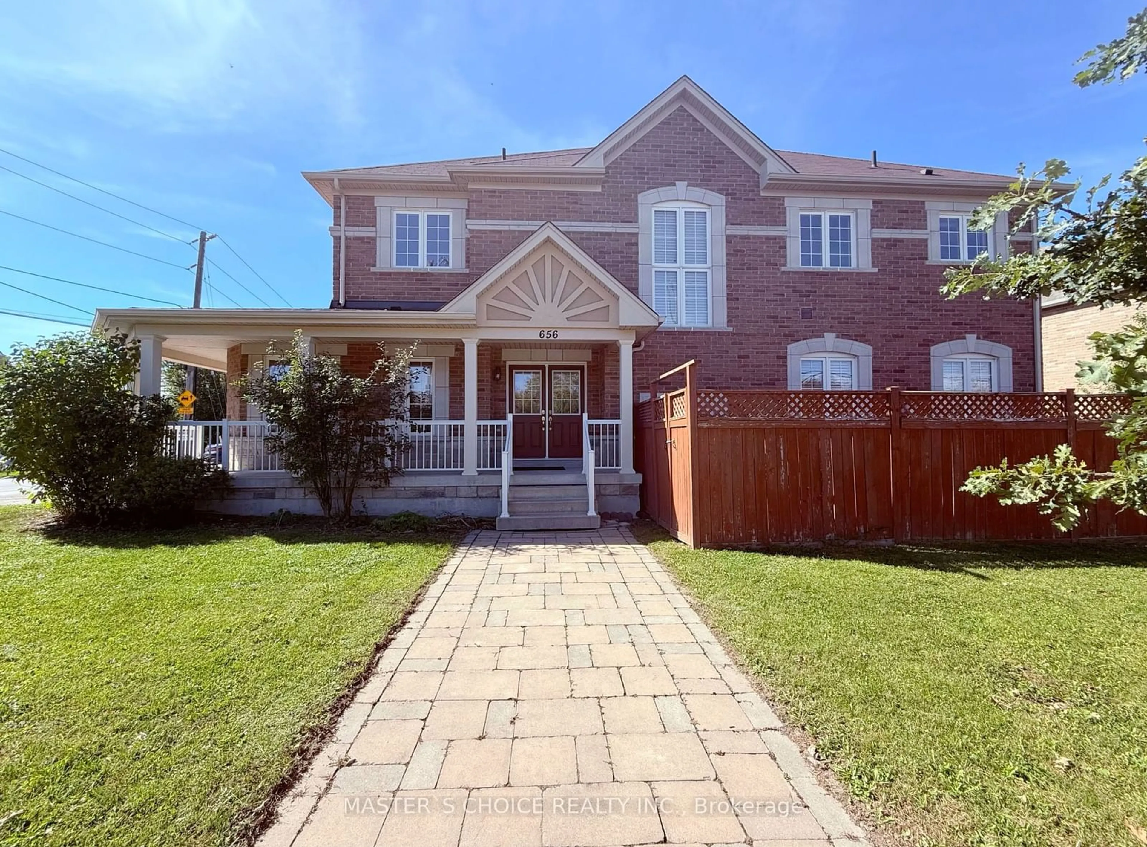 Frontside or backside of a home, the street view for 656 North Lake Rd, Richmond Hill Ontario L4E 3C8