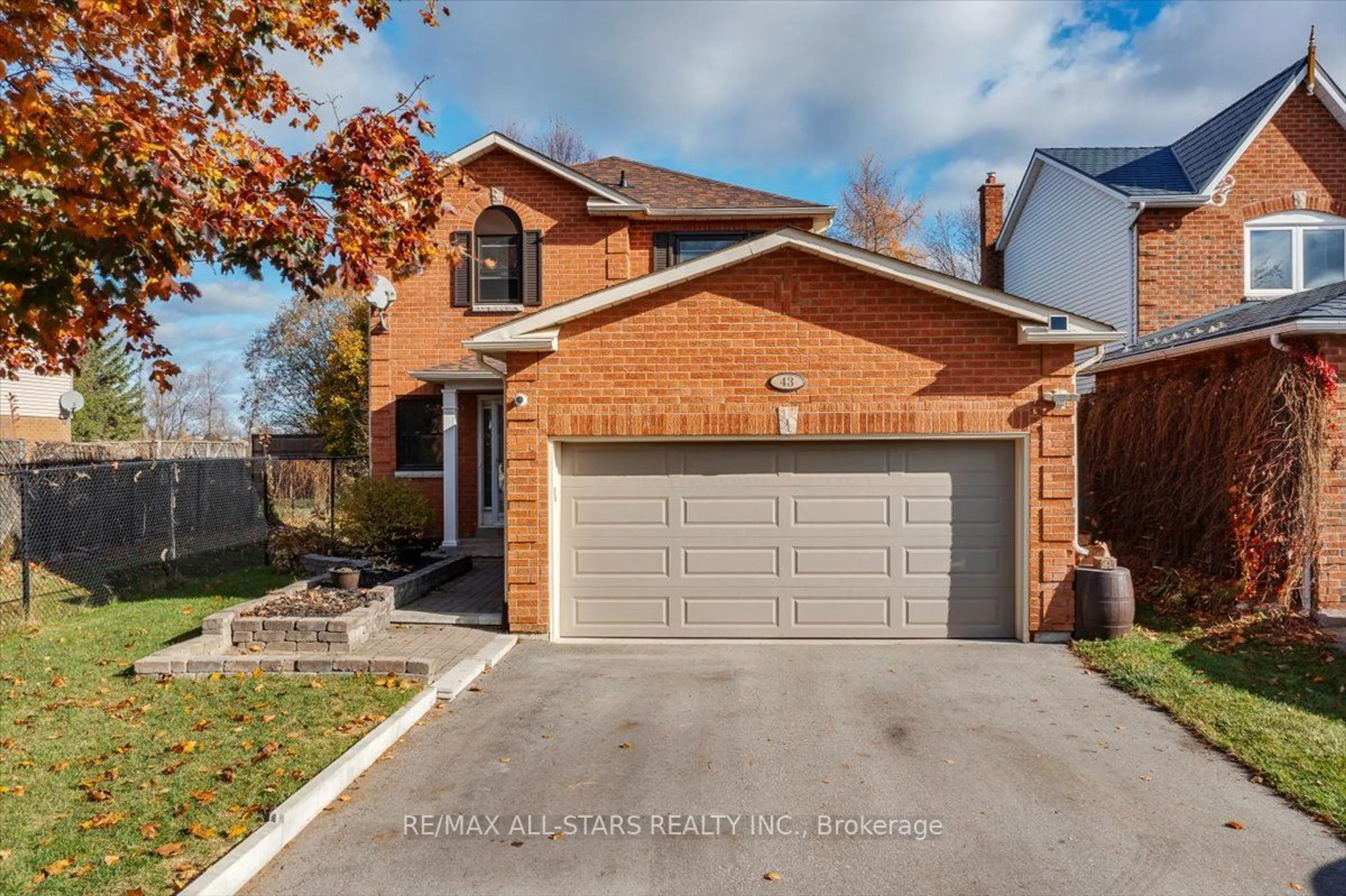 Frontside or backside of a home, the street view for 43 Verona Cres, Georgina Ontario L4P 3N3