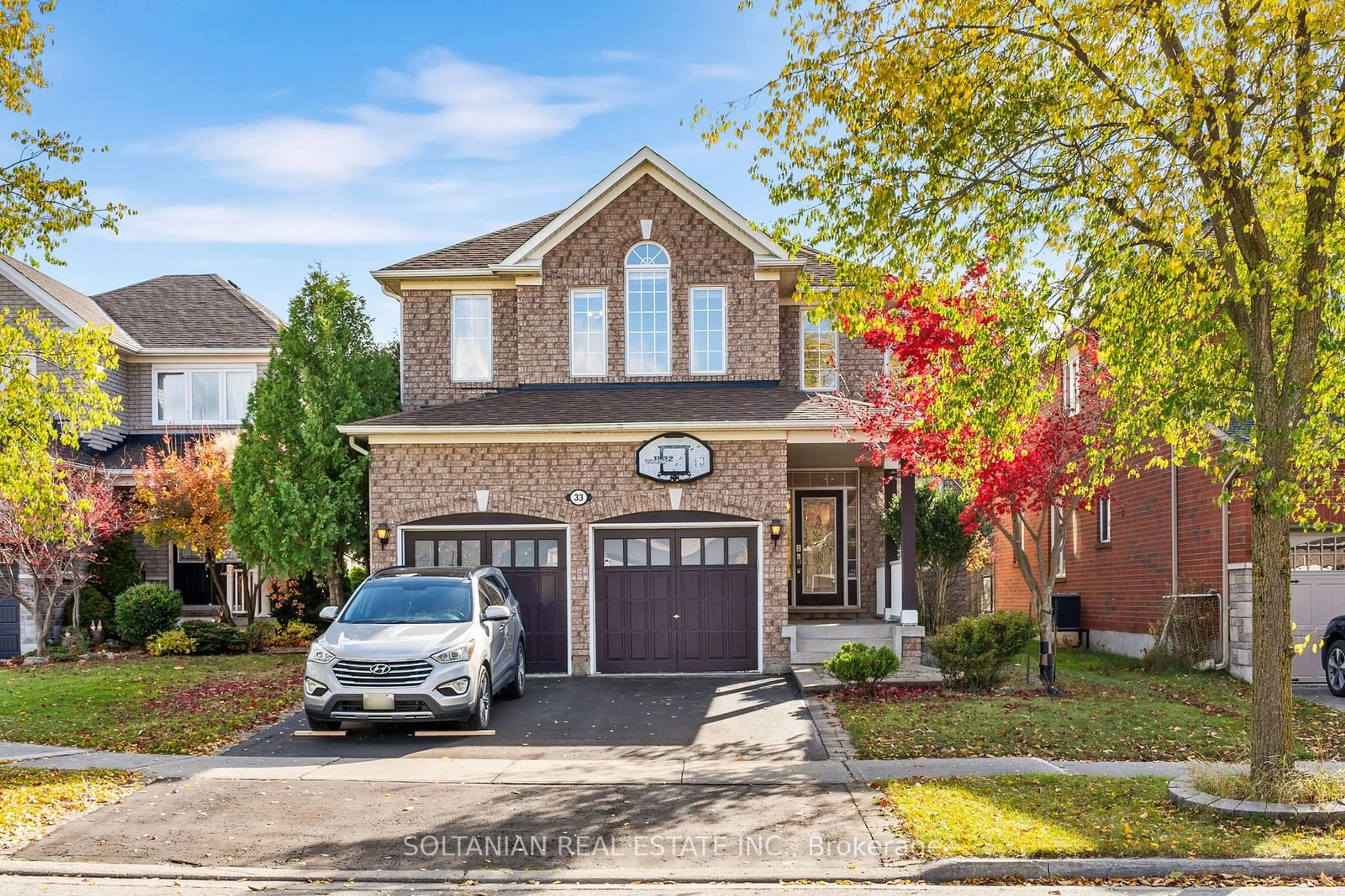 Home with brick exterior material for 33 Alyssum Crt, Richmond Hill Ontario L4E 4M7