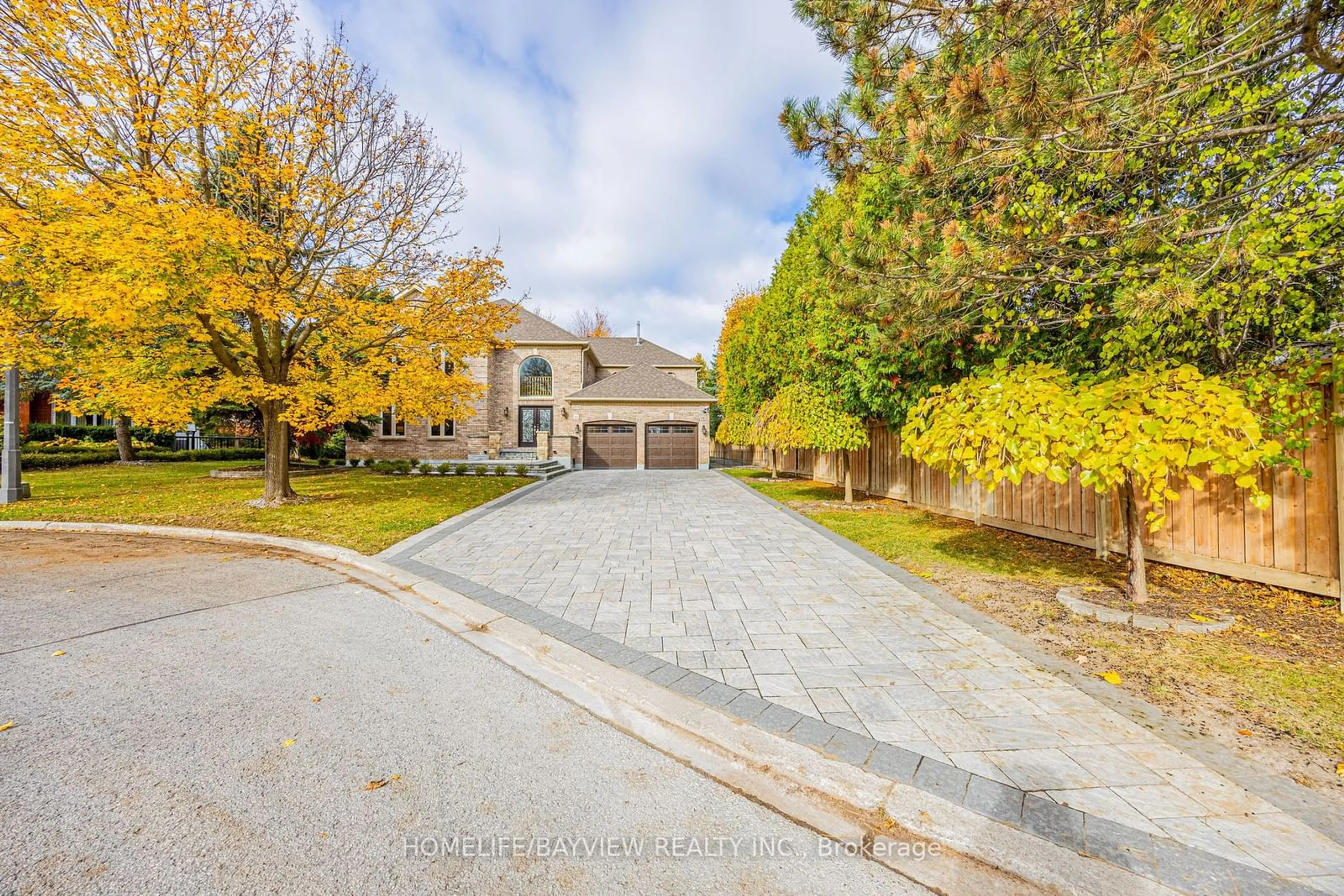 Frontside or backside of a home, the street view for 11 Wendover Crt, Richmond Hill Ontario L4B 3G4