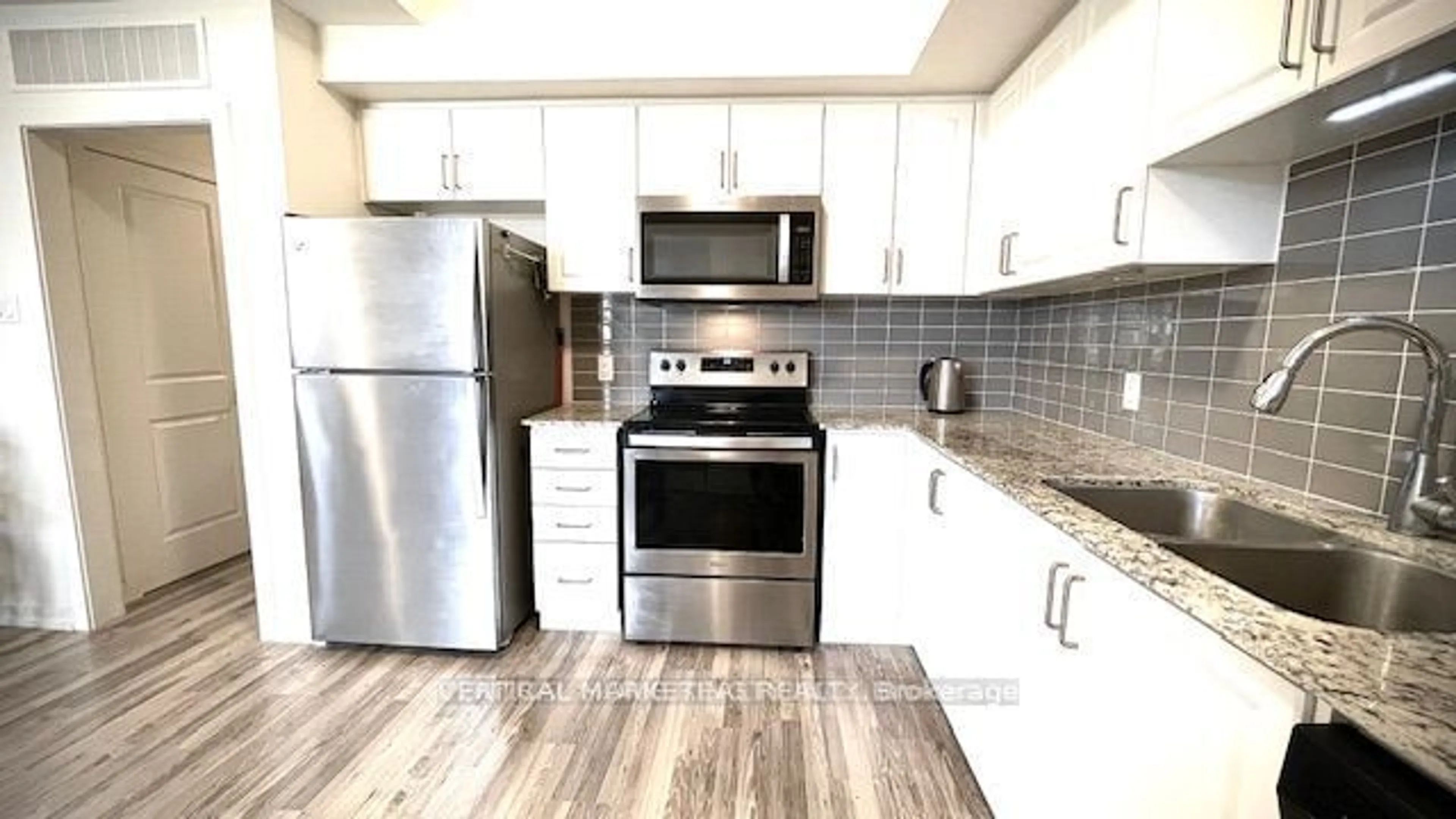 Standard kitchen, wood floors, cottage for 19 Bellcastle Gate ##137, Whitchurch-Stouffville Ontario L4A 4T4