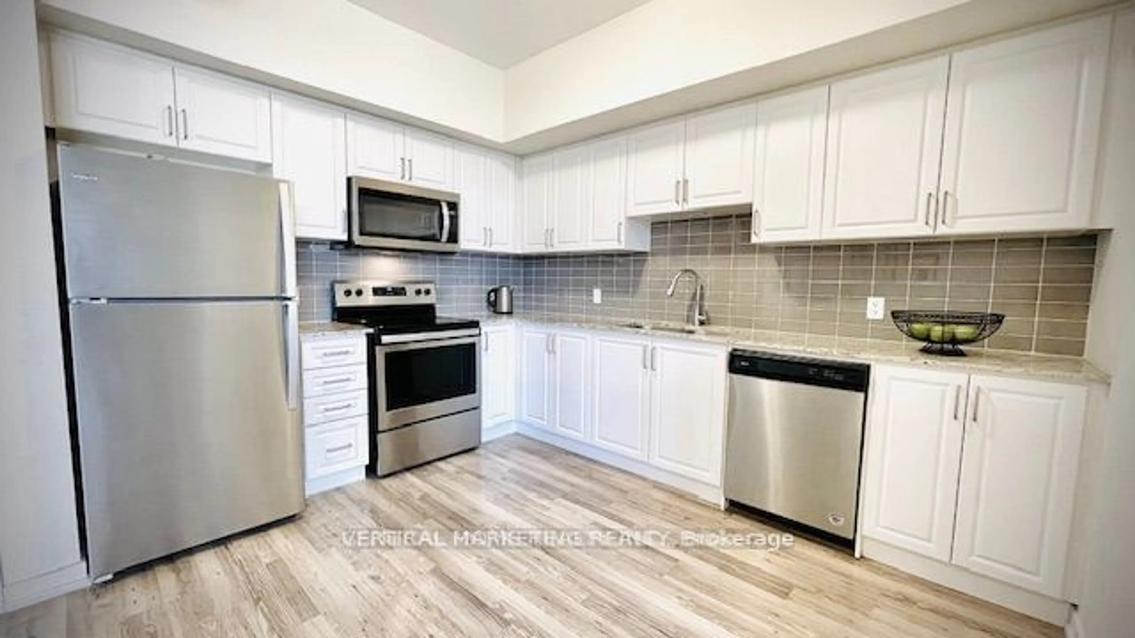 Standard kitchen, wood floors, cottage for 19 Bellcastle Gate ##137, Whitchurch-Stouffville Ontario L4A 4T4