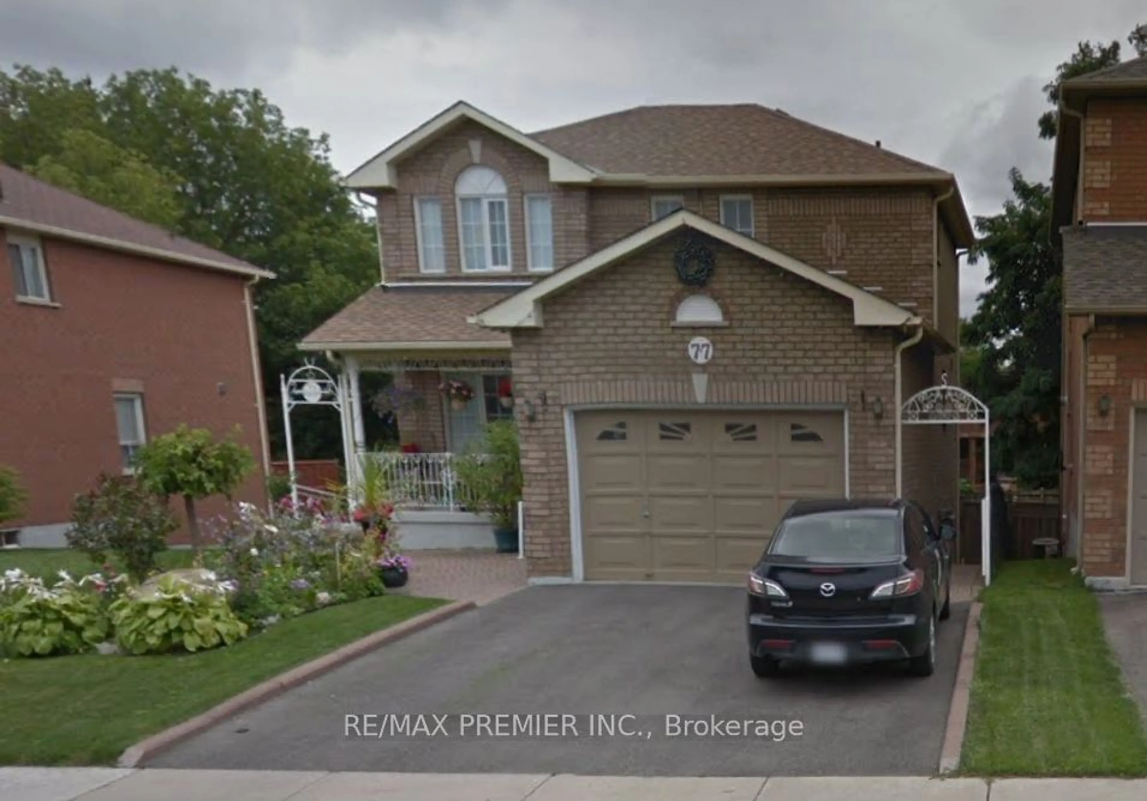 Frontside or backside of a home, the street view for 77 Stonebriar Dr, Vaughan Ontario L6A 2M9