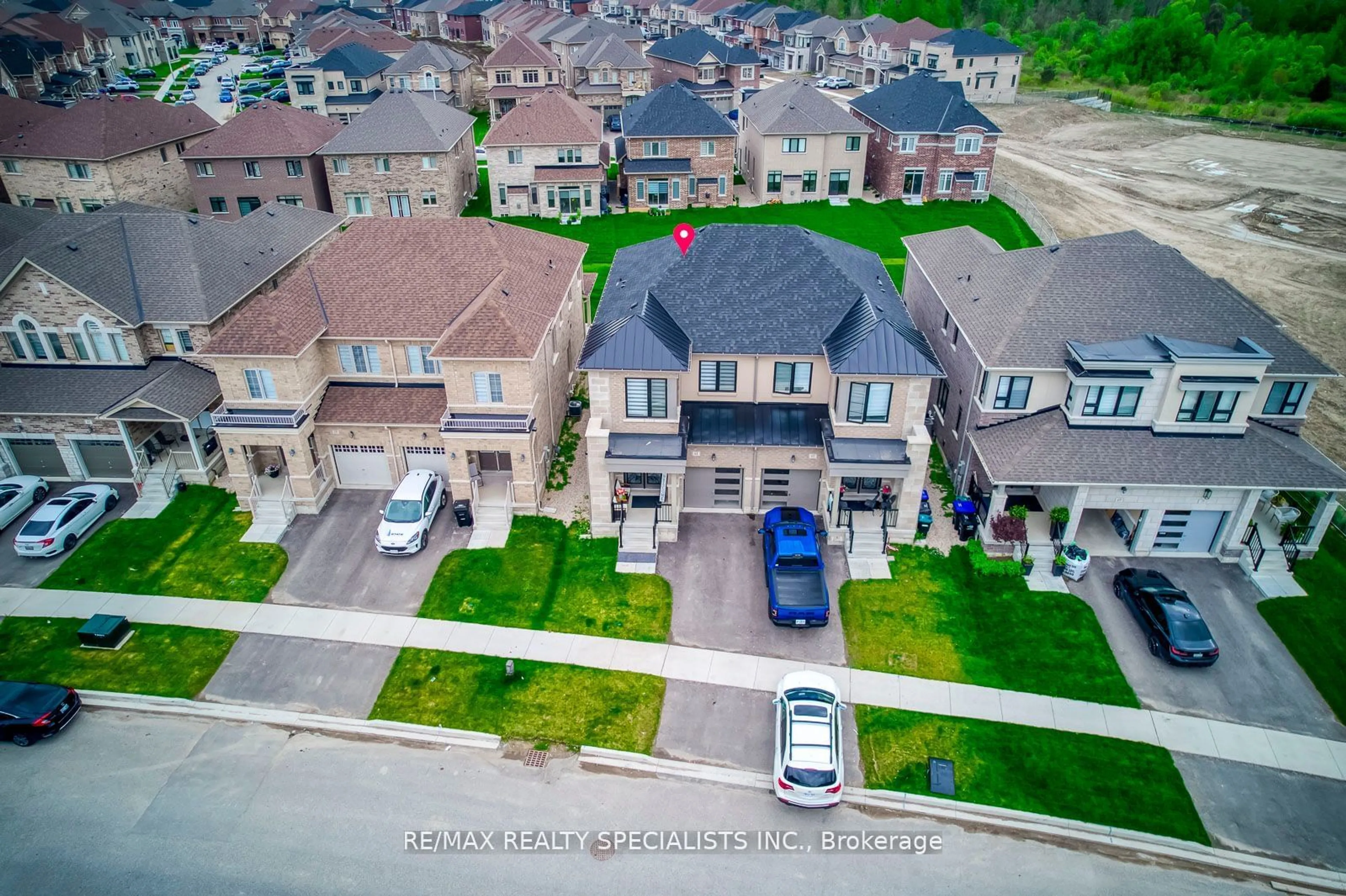 Frontside or backside of a home, the street view for 61 Tiberini Way, Bradford West Gwillimbury Ontario L3Z 4K3