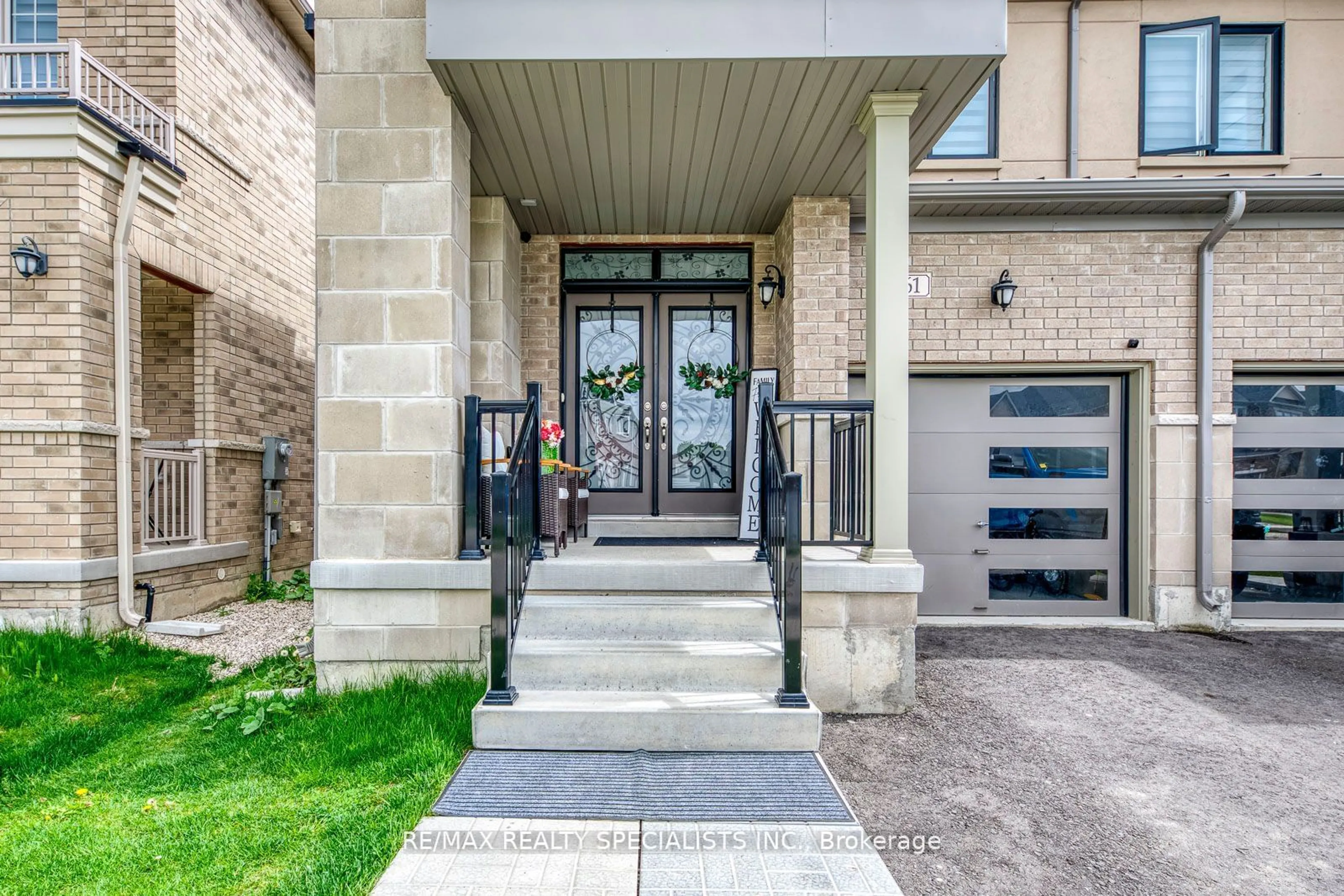 Indoor entryway, cement floor for 61 Tiberini Way, Bradford West Gwillimbury Ontario L3Z 4K3