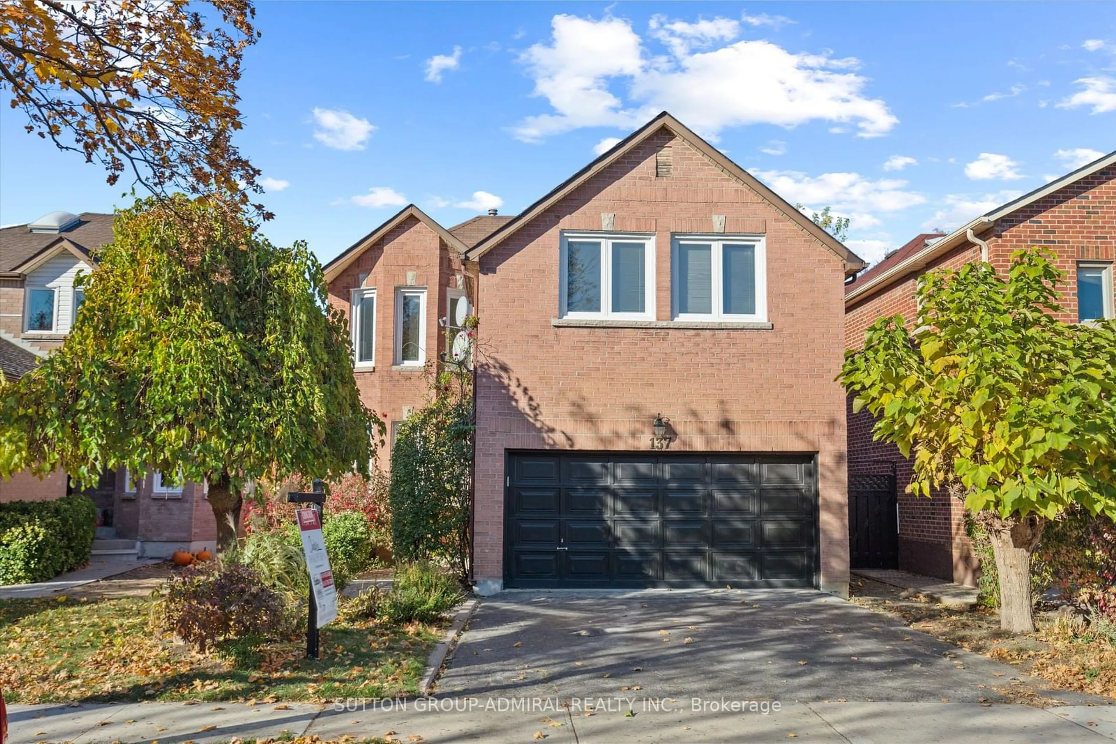 Home with brick exterior material for 137 Glen Cres, Vaughan Ontario L4J 4W4