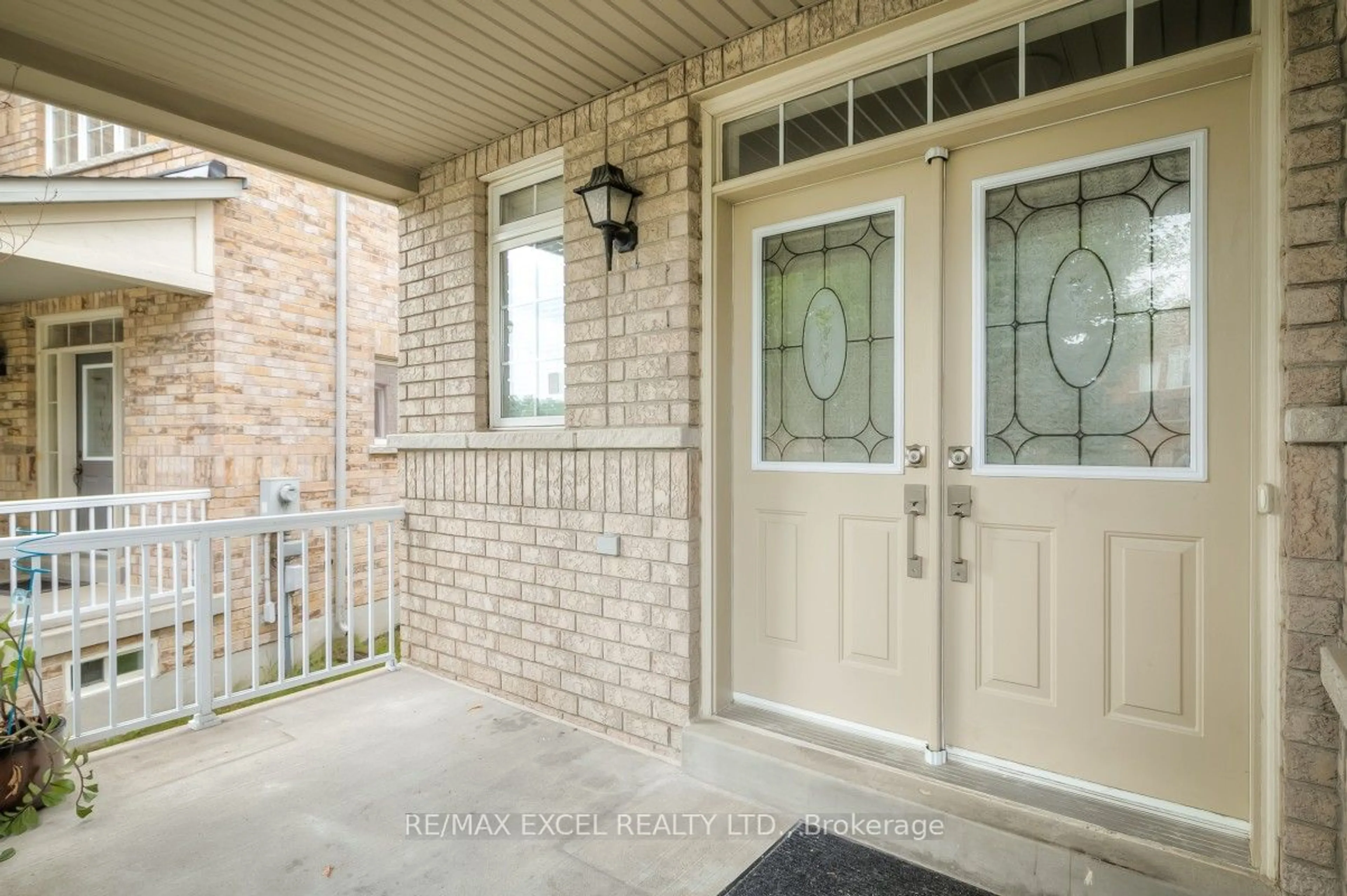 Indoor entryway, wood floors for 3 Nevis Dr, Markham Ontario L6B 0B8