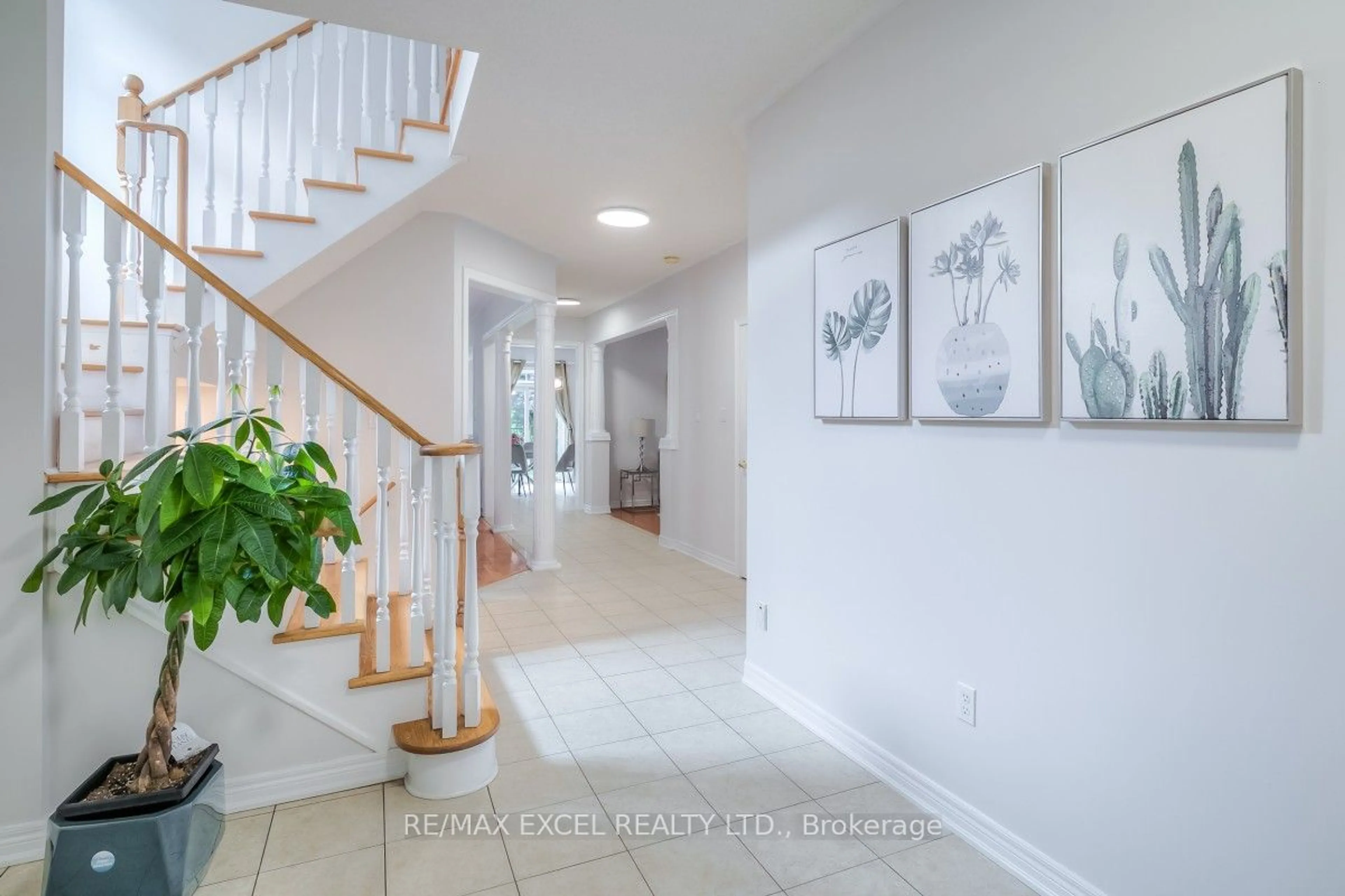 Indoor entryway, wood floors for 3 Nevis Dr, Markham Ontario L6B 0B8