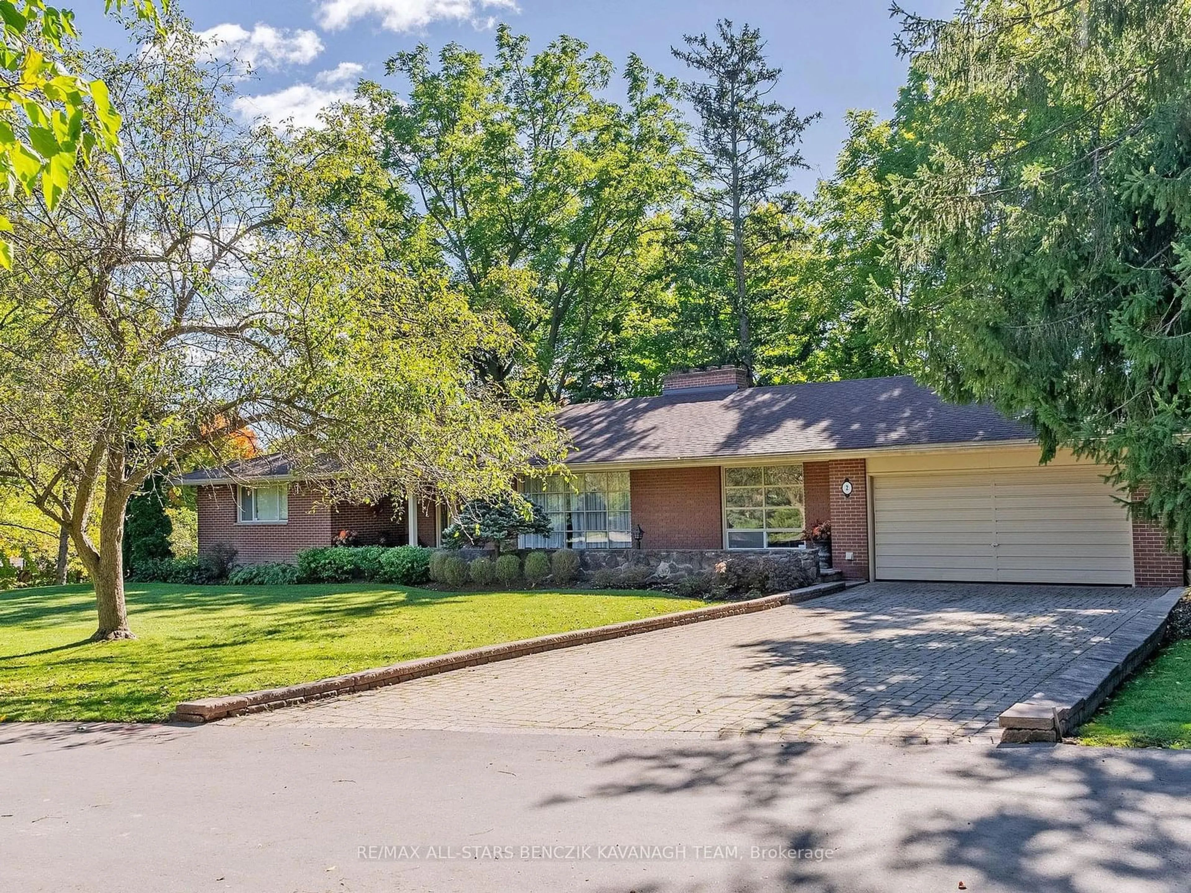 Frontside or backside of a home, the street view for 2 Savannah Cres, Markham Ontario L3P 2V1