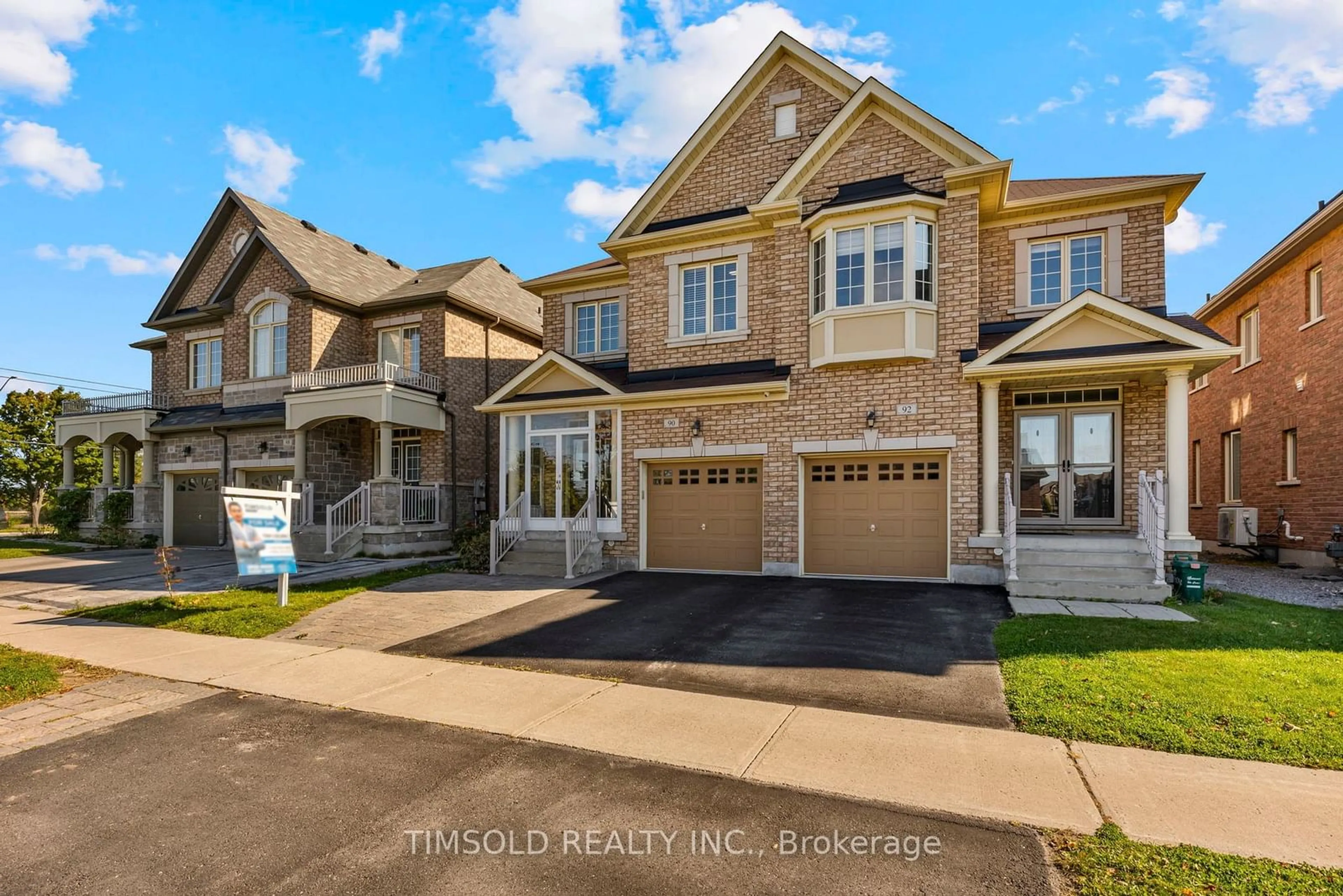 Frontside or backside of a home, the street view for 90 Memon Pl, Markham Ontario L6E 0S3