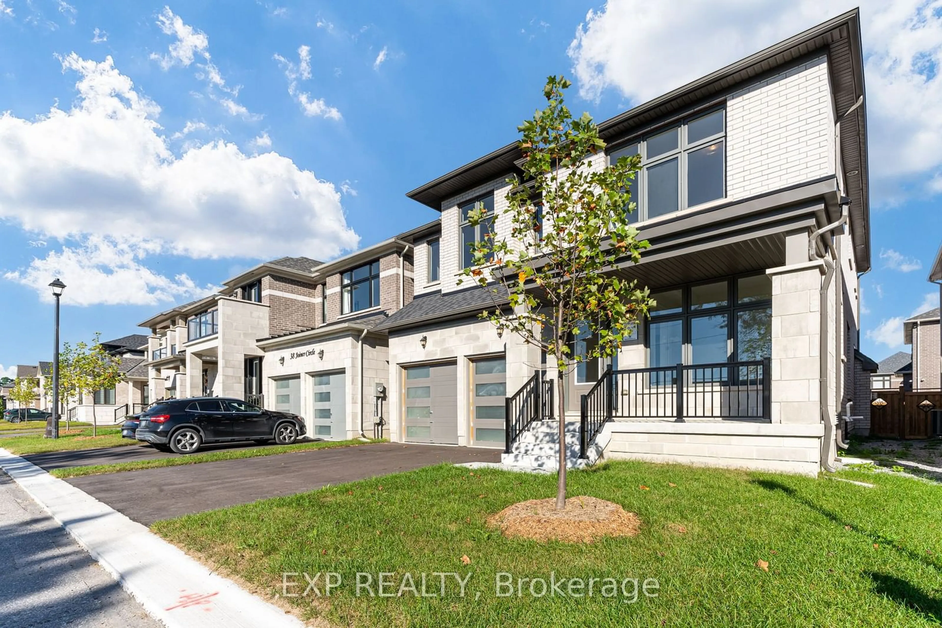 A pic from exterior of the house or condo, the street view for 40 Joiner Circ, Whitchurch-Stouffville Ontario L4A 7X4