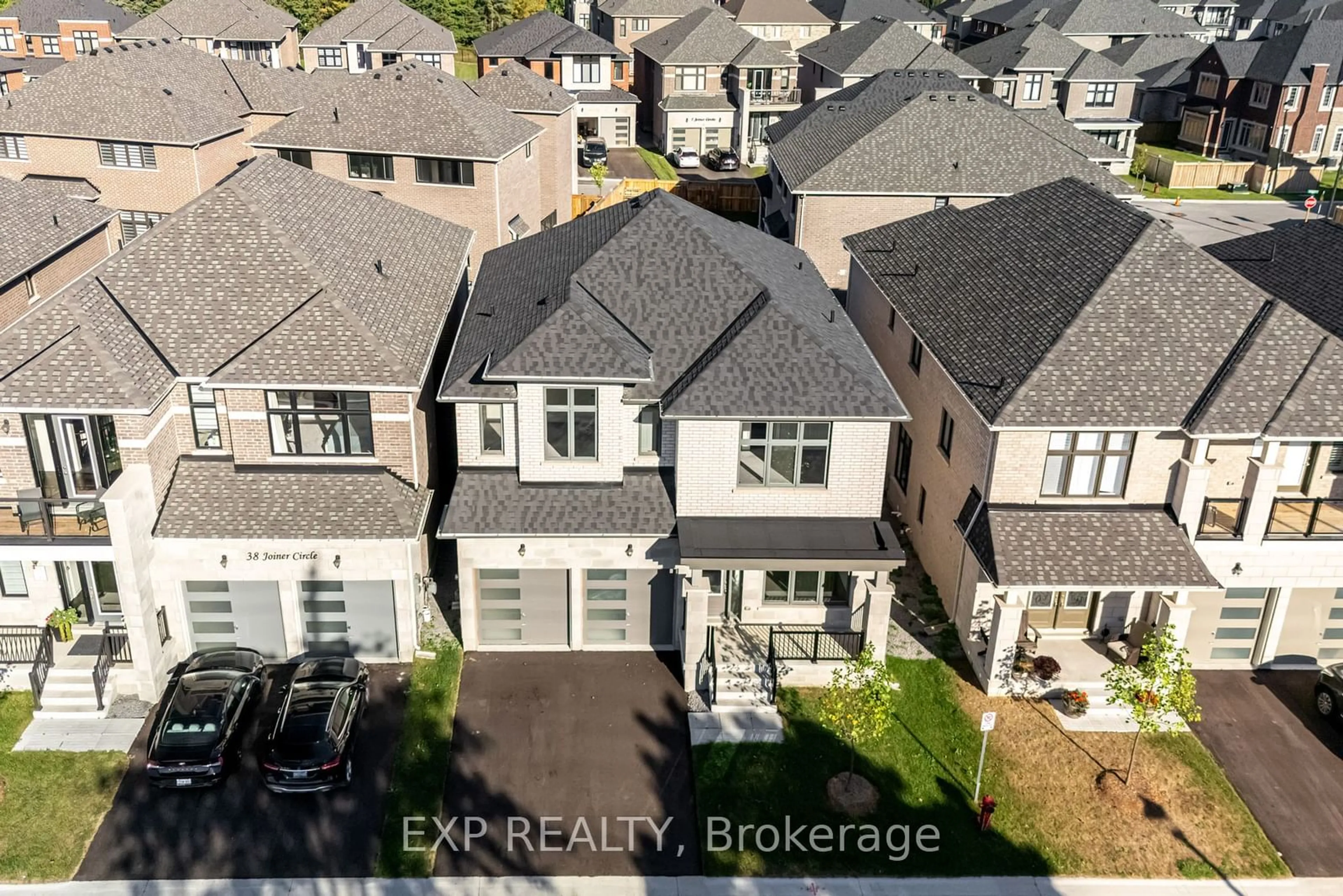 Frontside or backside of a home, the street view for 40 Joiner Circ, Whitchurch-Stouffville Ontario L4A 7X4