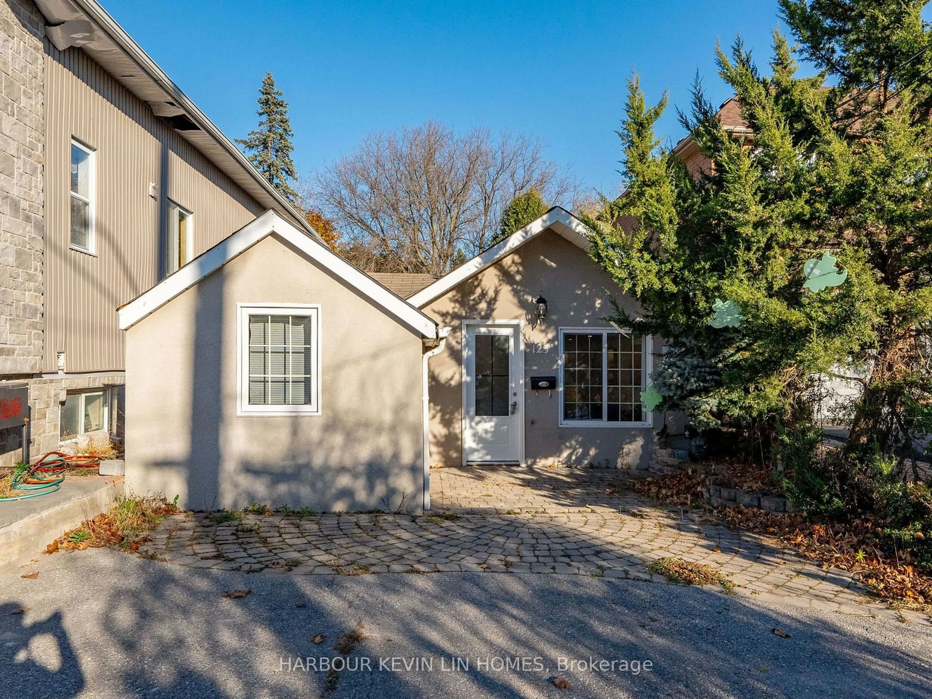 Frontside or backside of a home, cottage for 123 Wildwood Ave, Richmond Hill Ontario L4E 3B6