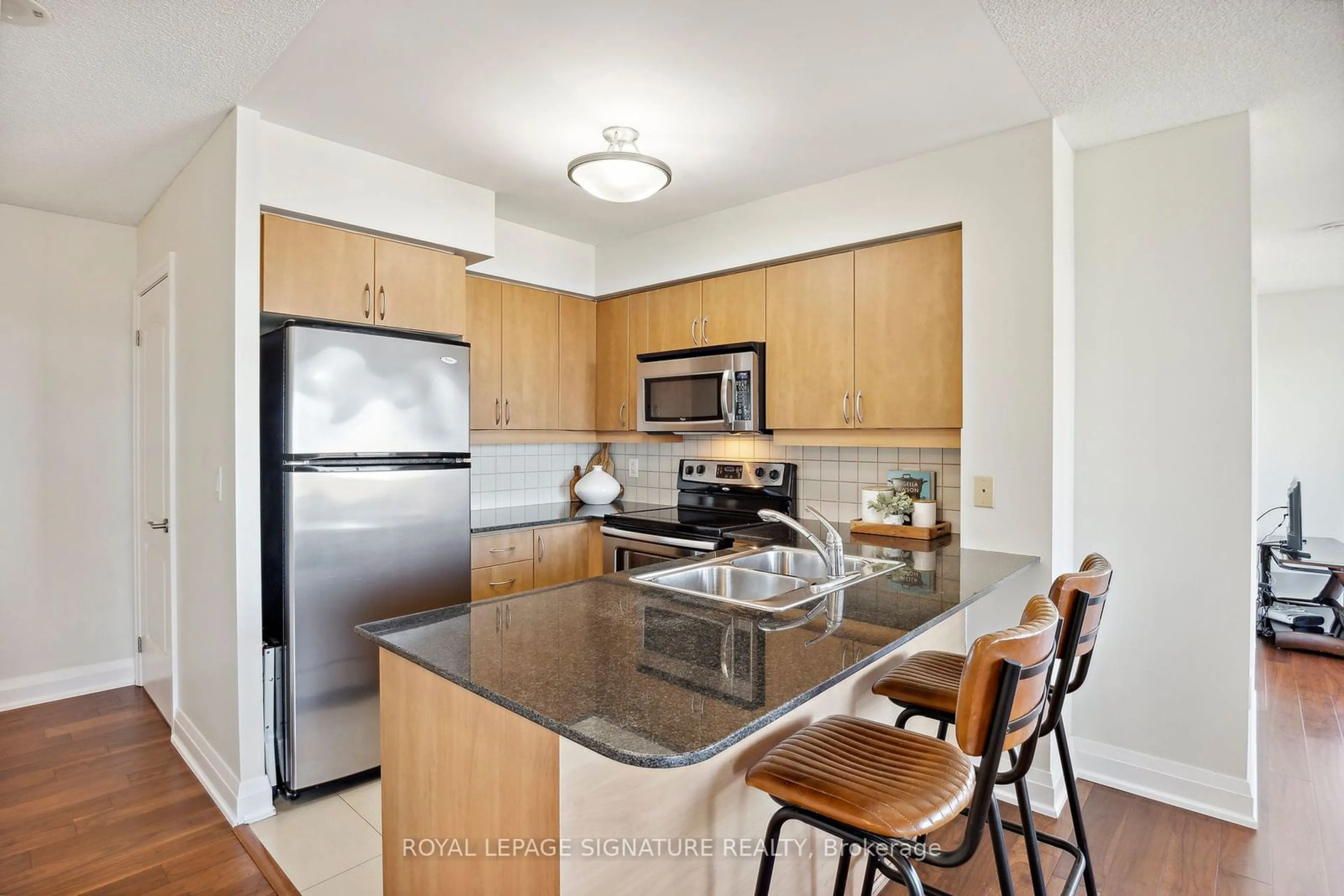 Standard kitchen, wood floors for 30 North Park Rd #811, Vaughan Ontario L4J 0G6