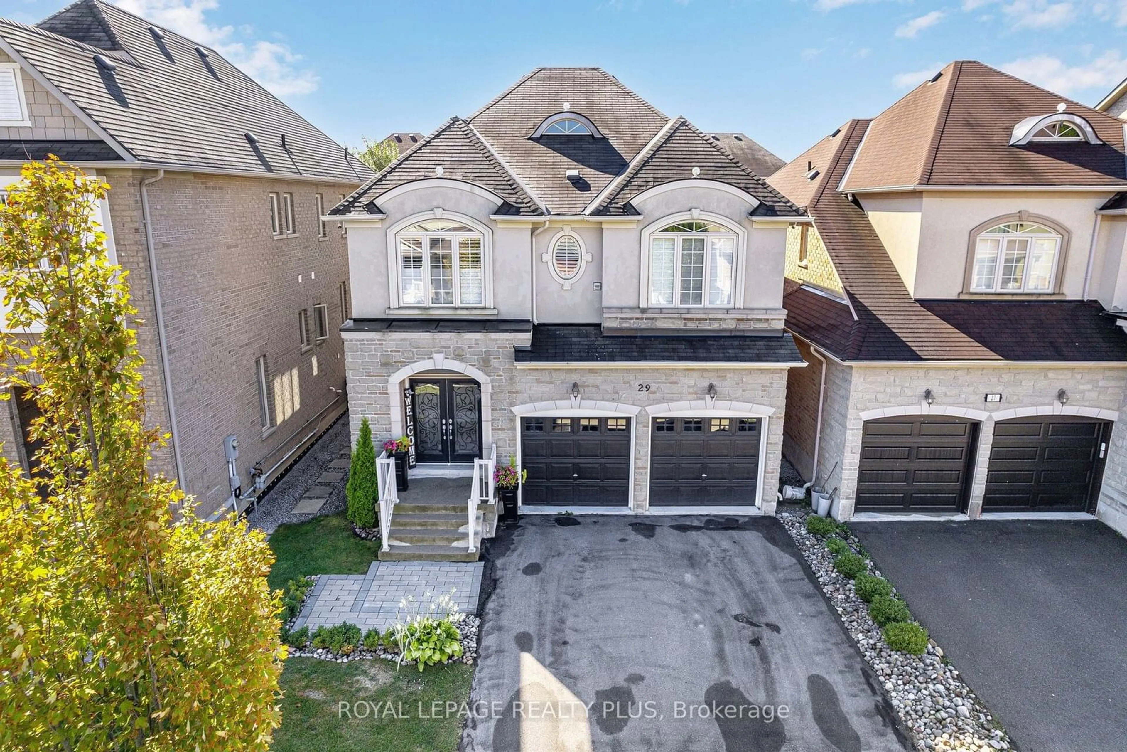 Frontside or backside of a home, the street view for 29 Township Ave, Richmond Hill Ontario L4E 0J6