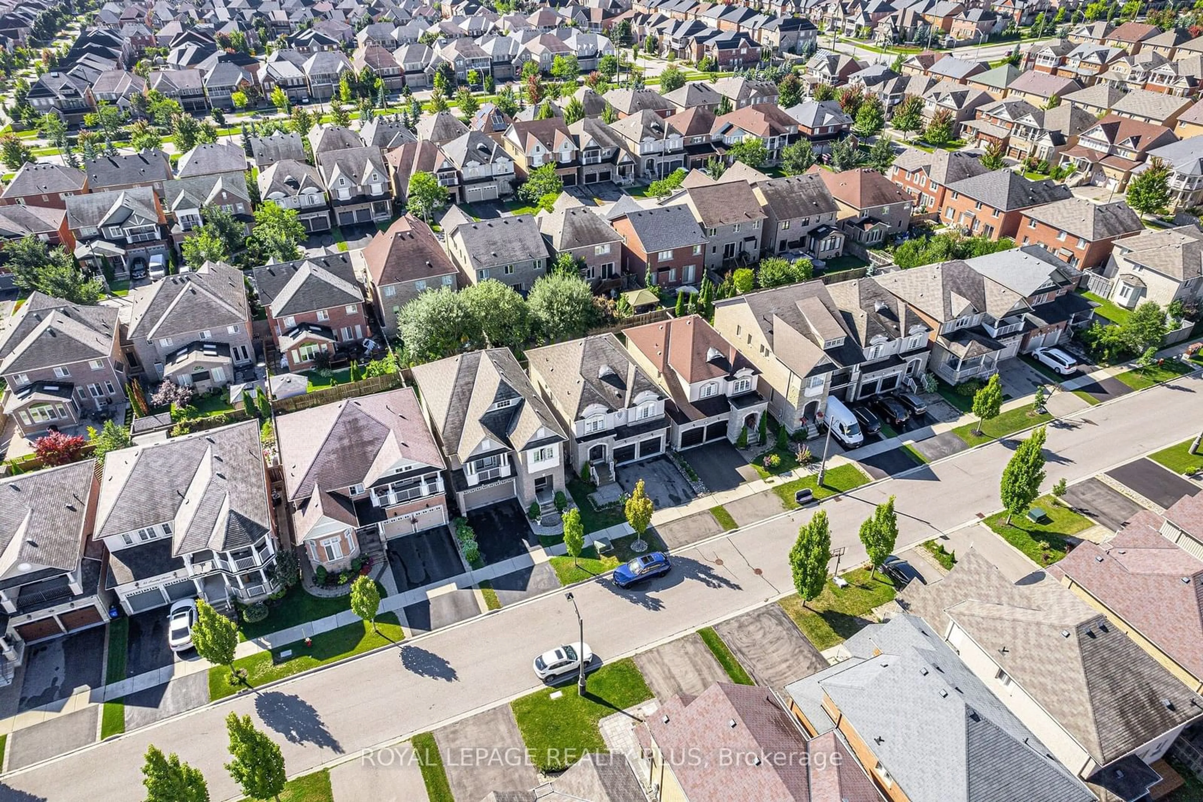 Frontside or backside of a home, the street view for 29 Township Ave, Richmond Hill Ontario L4E 0J6