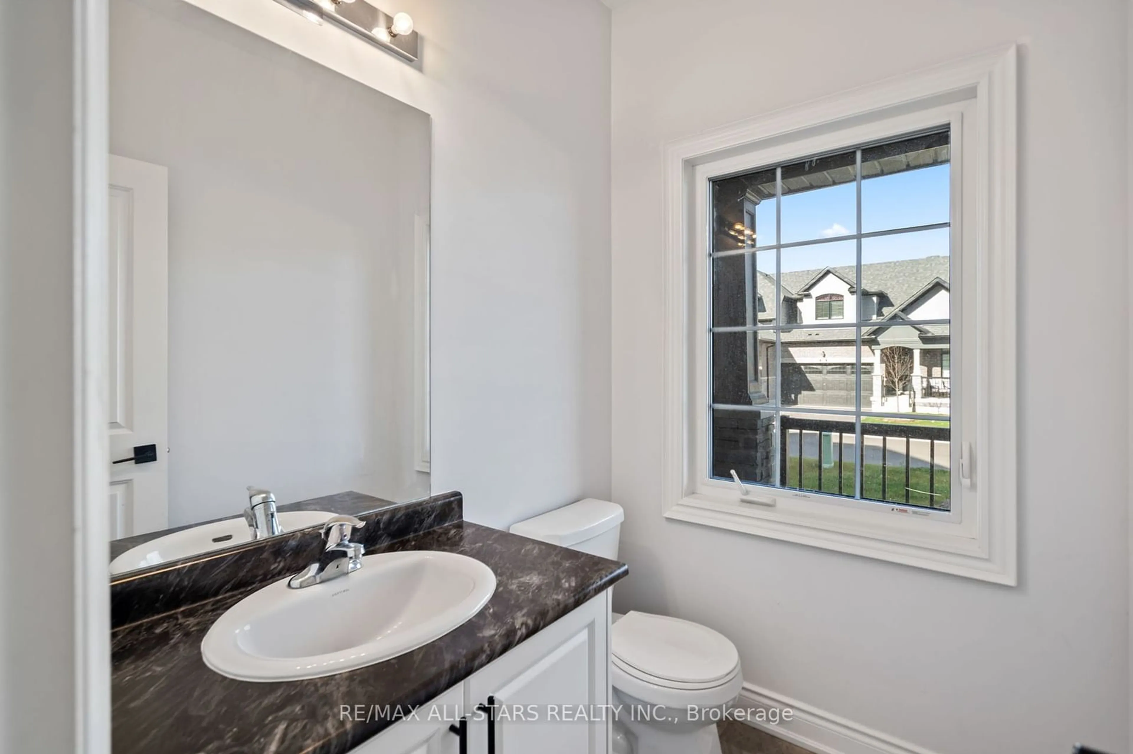 Contemporary bathroom, wood floors for 22 Ballinger Way, Uxbridge Ontario L9P 0R6