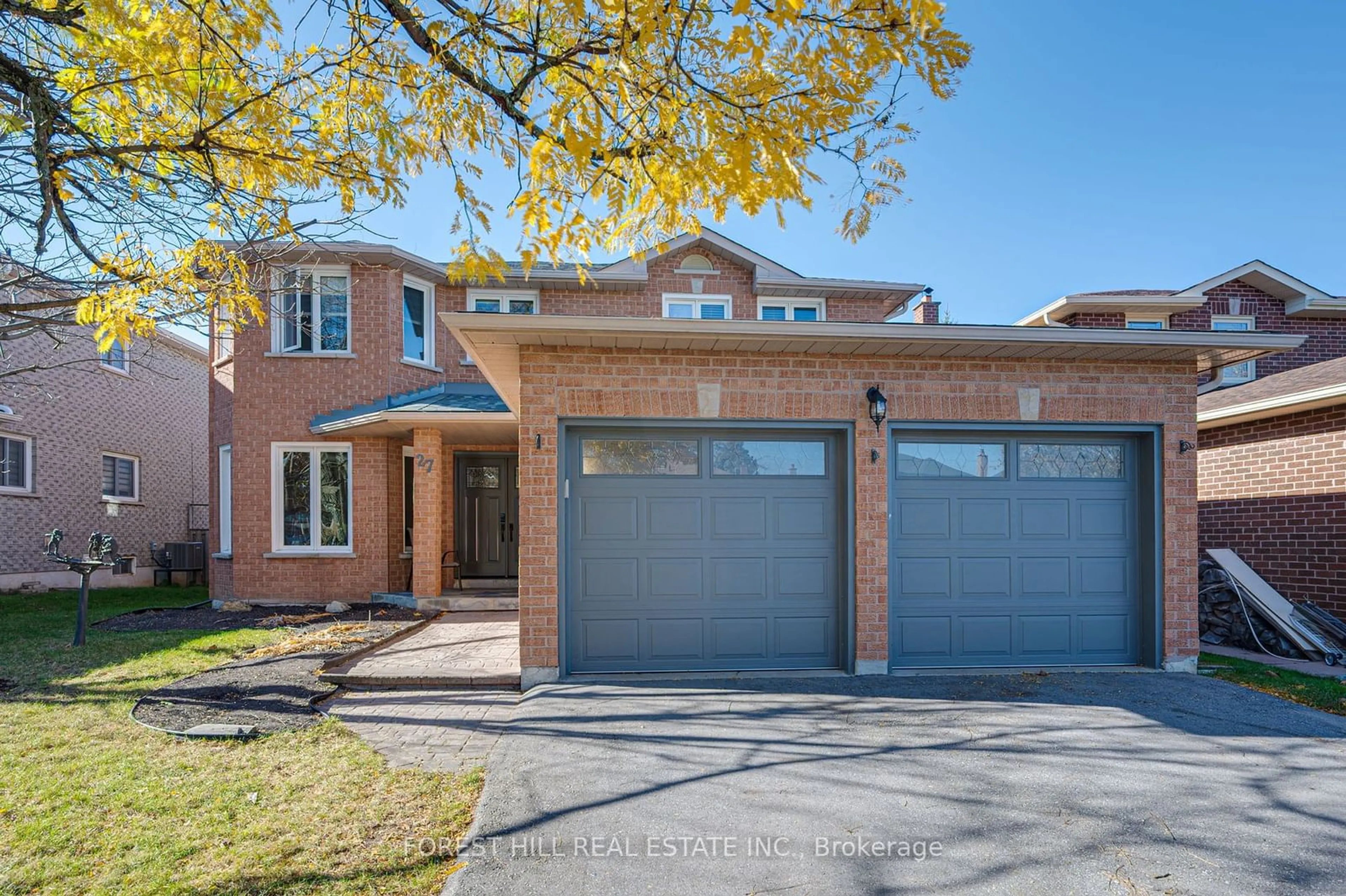 Home with brick exterior material for 27 Doris Cres, Newmarket Ontario L3Y 7V3