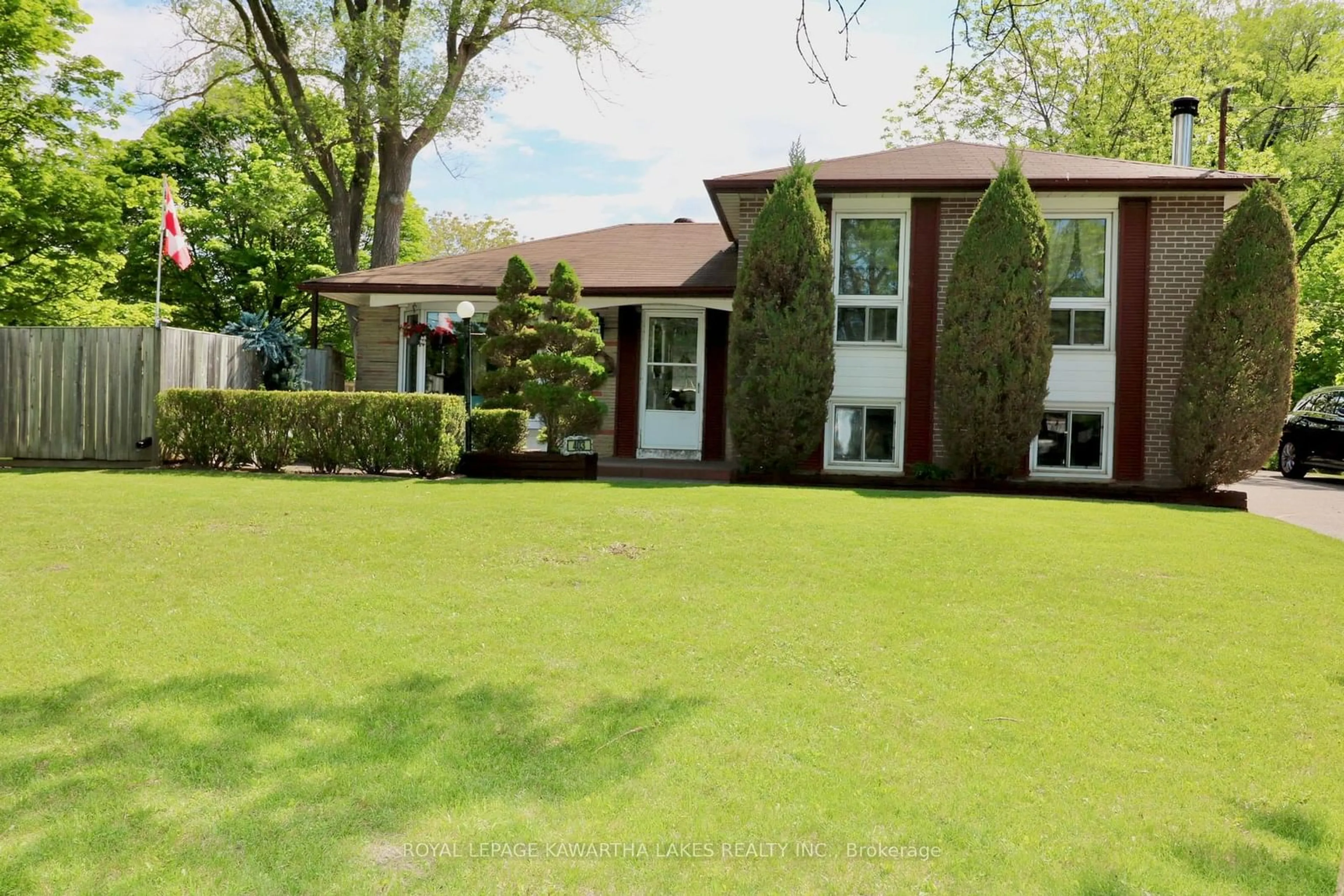 Frontside or backside of a home, cottage for 403 Alper St, Richmond Hill Ontario L4C 2Z5