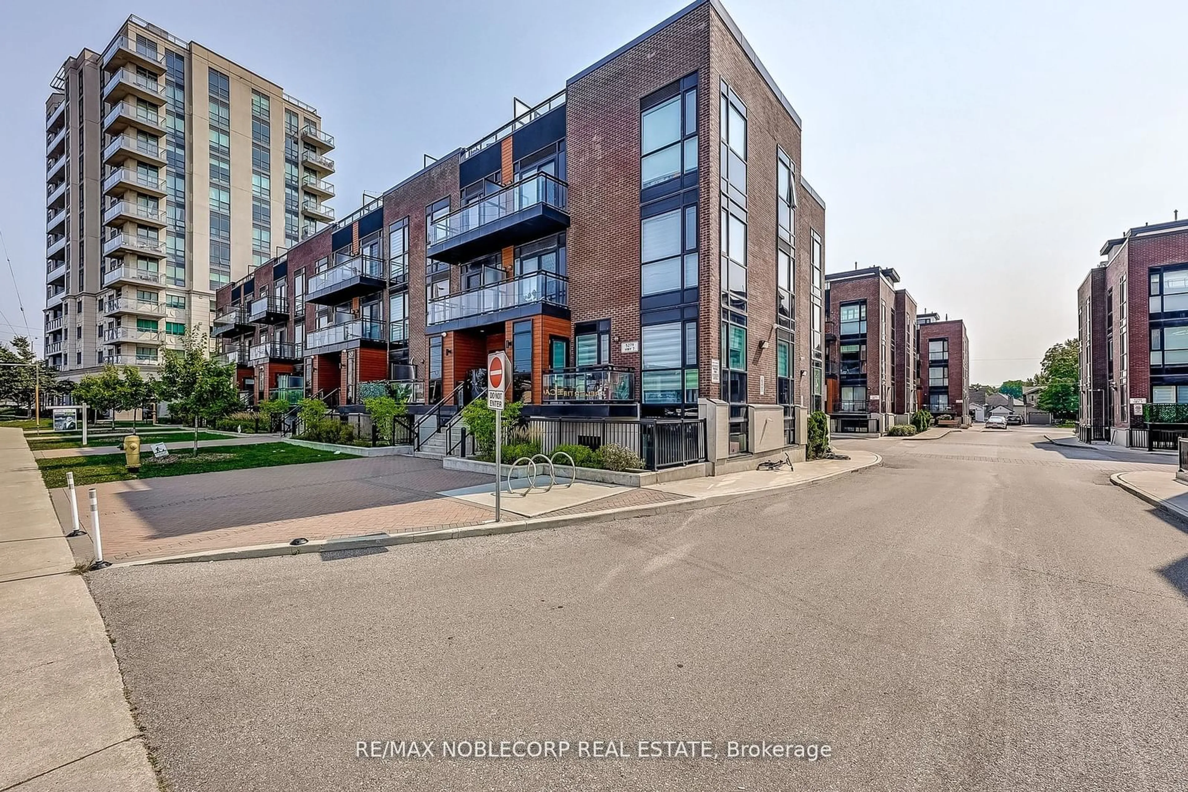 A pic from exterior of the house or condo, the street view for 5279 Highway  7 Rd #B602, Vaughan Ontario L4L 0J1