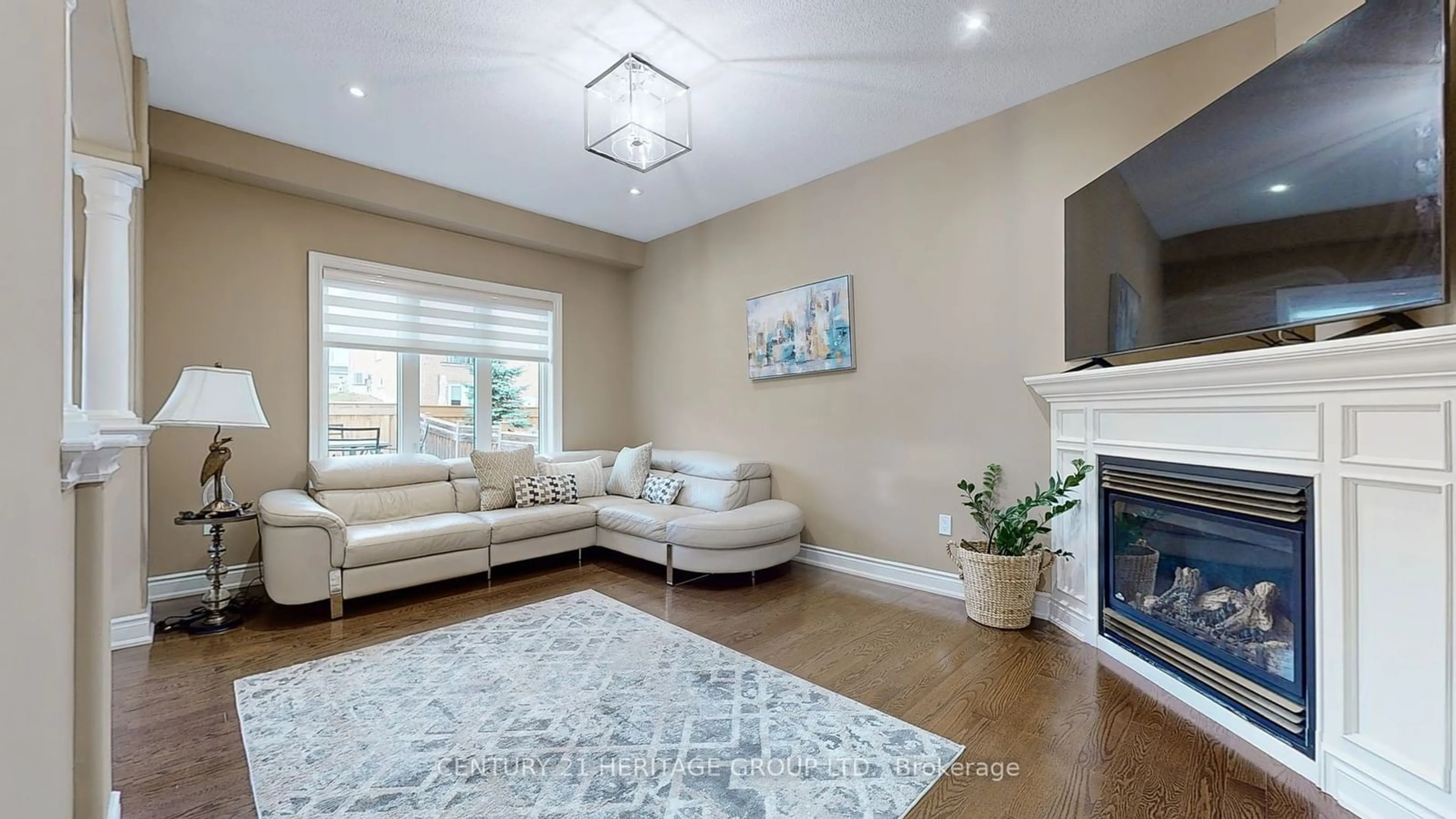 Living room, wood floors for 88 Mancini Cres, Richmond Hill Ontario L4E 0N5