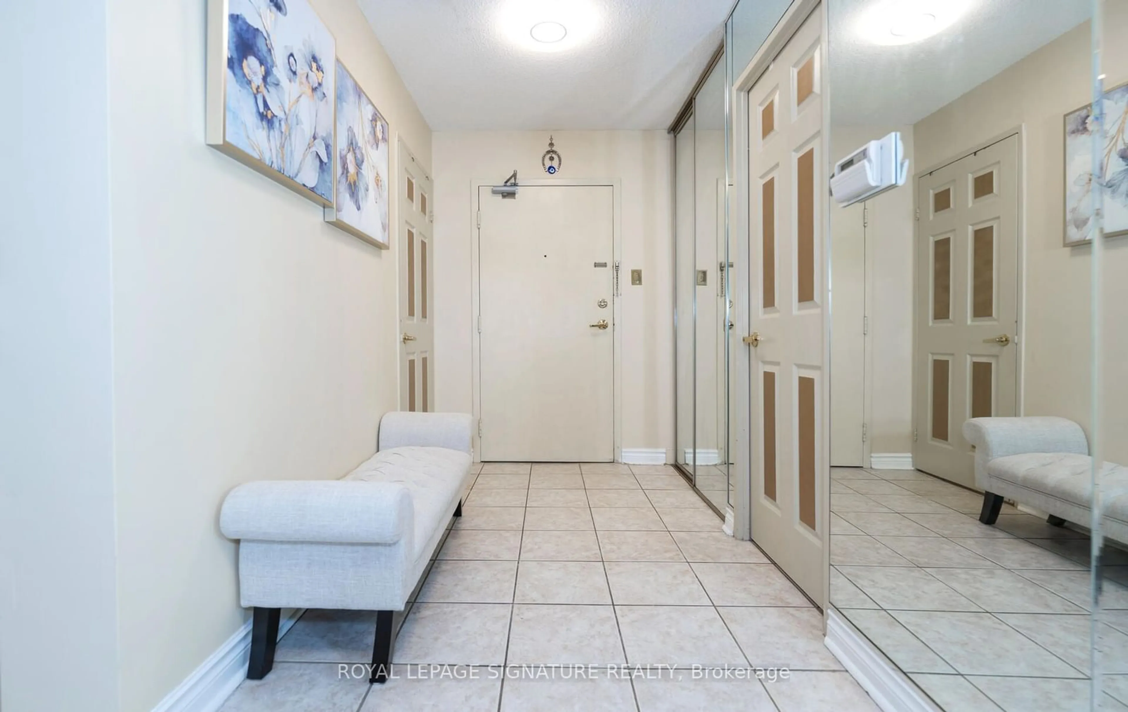 Indoor foyer, ceramic floors for 8501 Bayview Ave #1405, Richmond Hill Ontario L4B 3J7