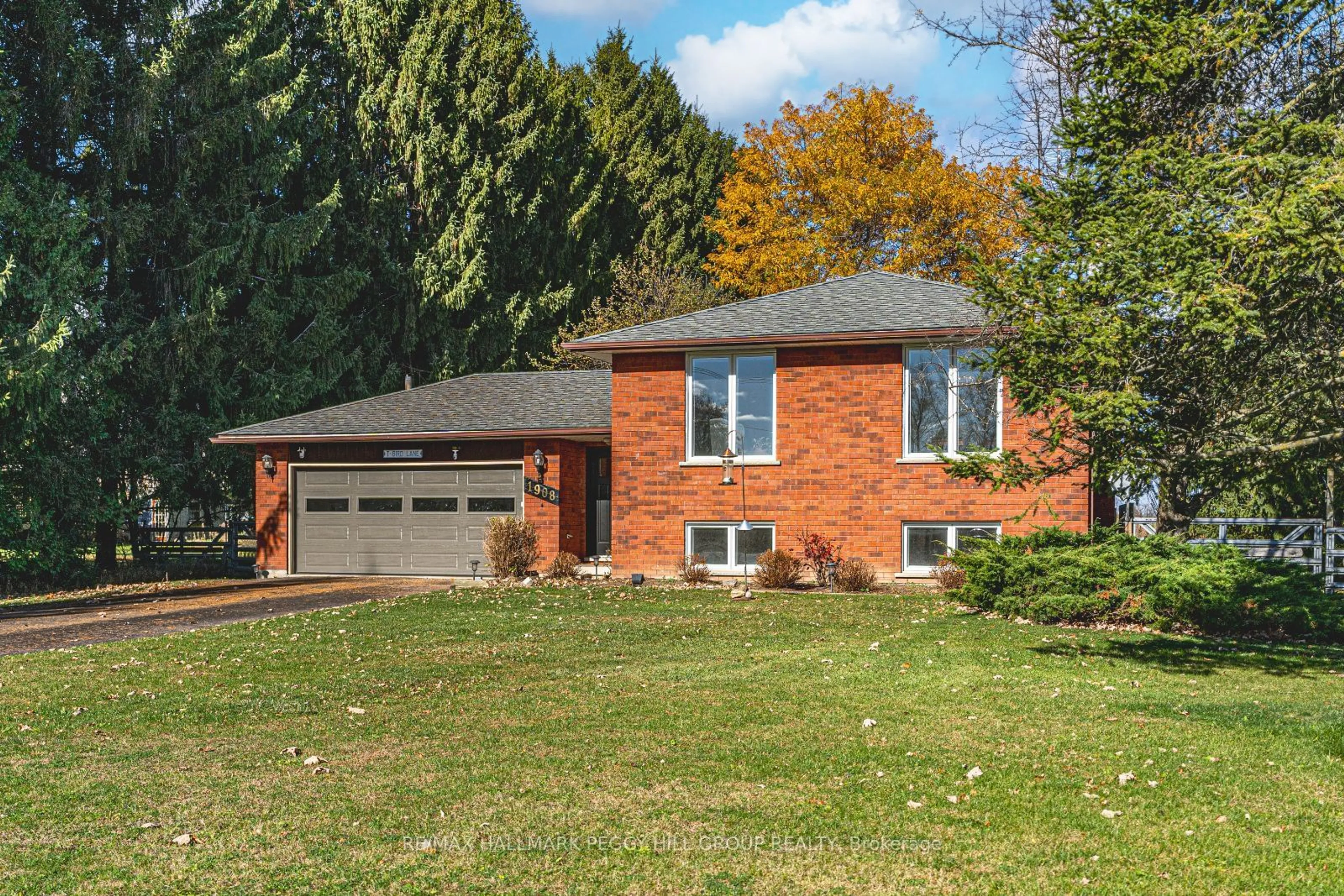 Home with brick exterior material for 1908 10th Line, Innisfil Ontario L9S 3P4