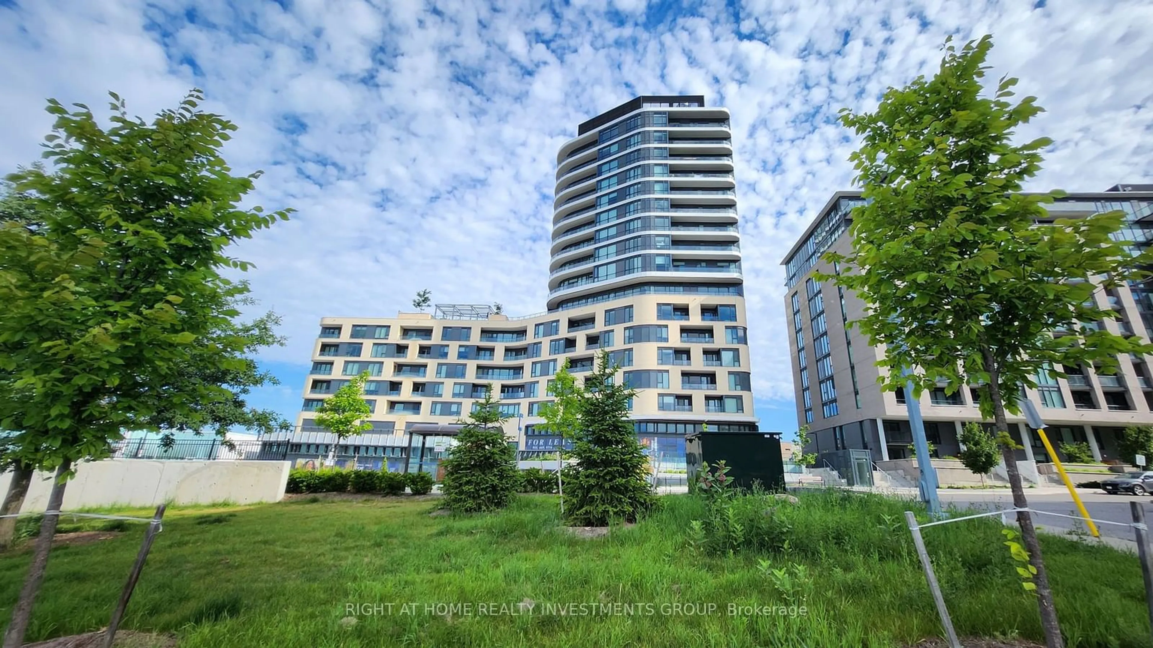 A pic from exterior of the house or condo, the front or back of building for 120 Eagle Rock Way #PH04, Vaughan Ontario L6A 5C2