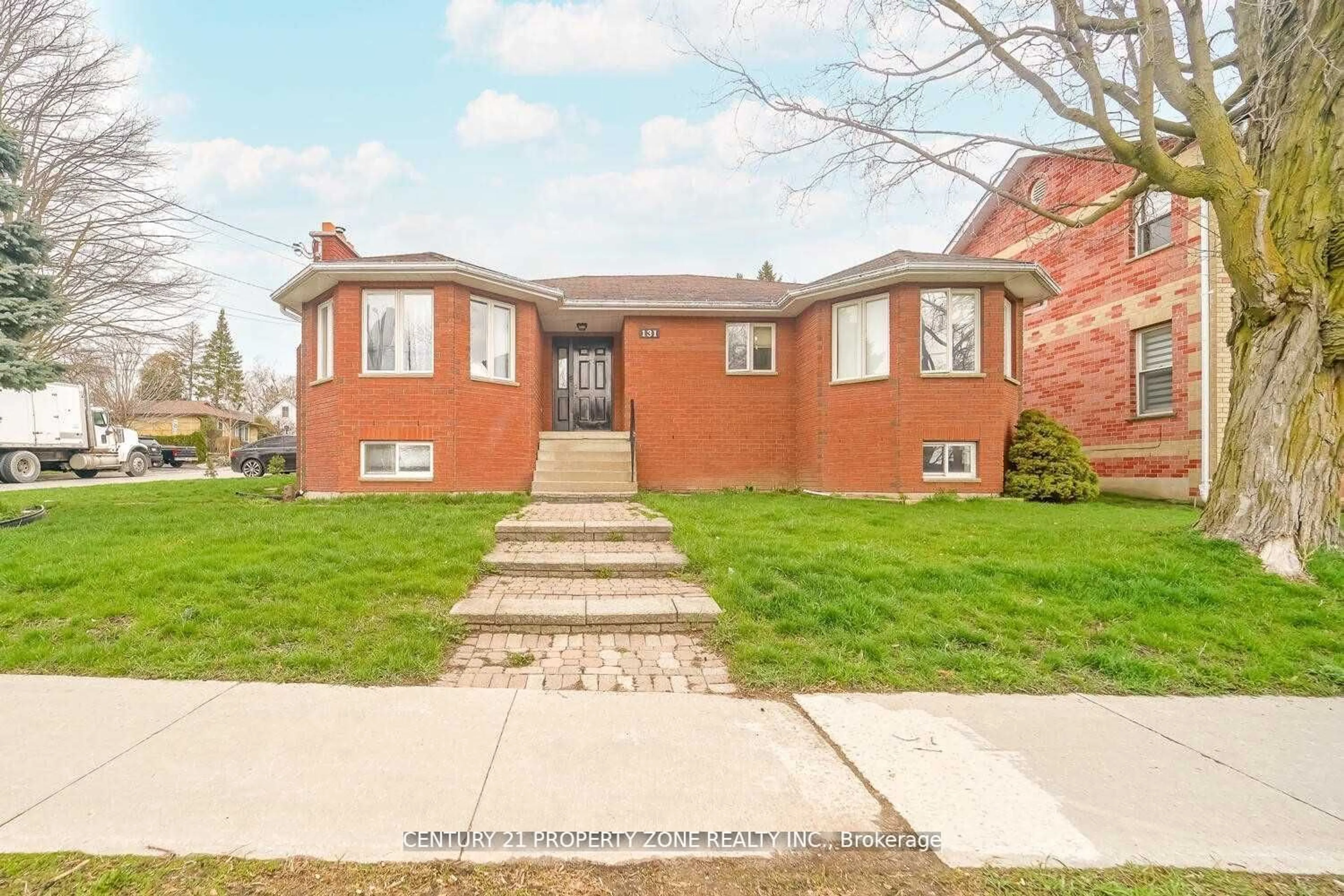 Frontside or backside of a home, the street view for 131 Frederick St, Bradford West Gwillimbury Ontario L3Z 1P7