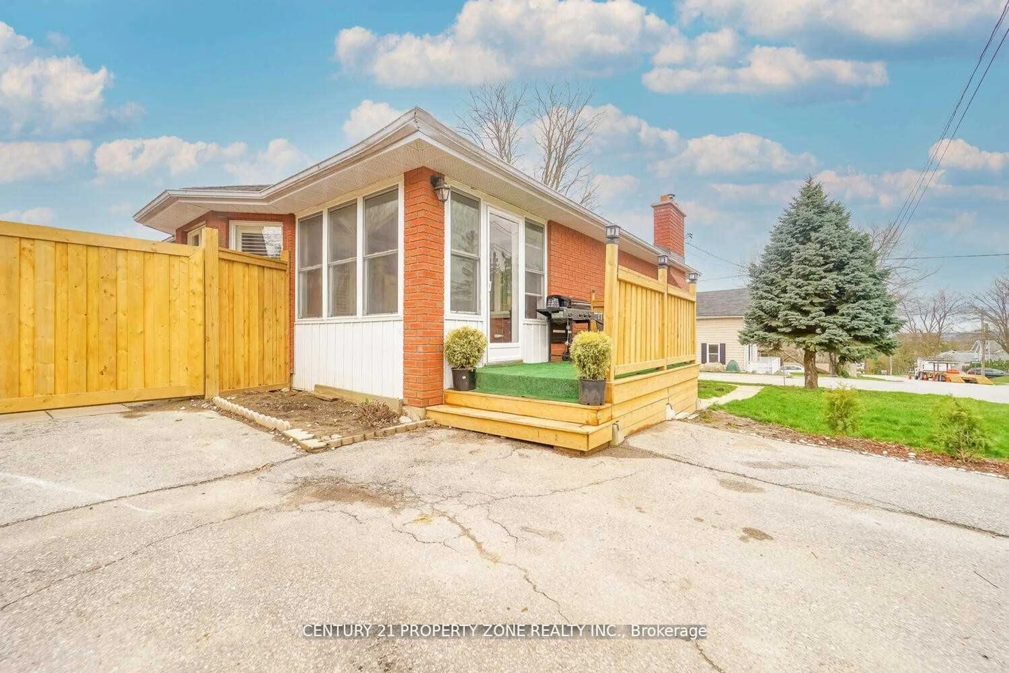 A pic from exterior of the house or condo, the fenced backyard for 131 Frederick St, Bradford West Gwillimbury Ontario L3Z 1P7