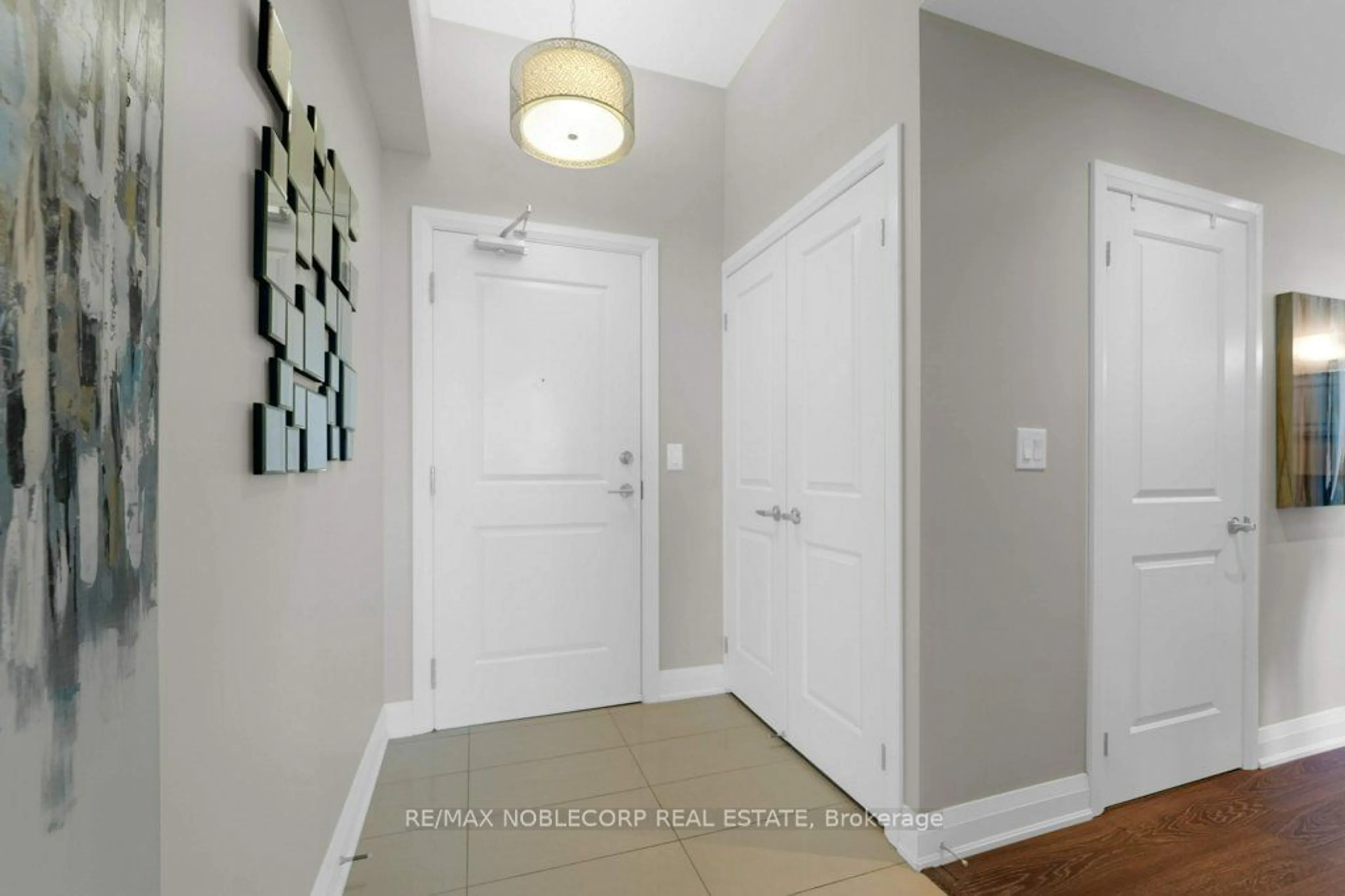 Indoor entryway, wood floors for 12 Woodstream Blvd #1015, Vaughan Ontario L4L 8C4