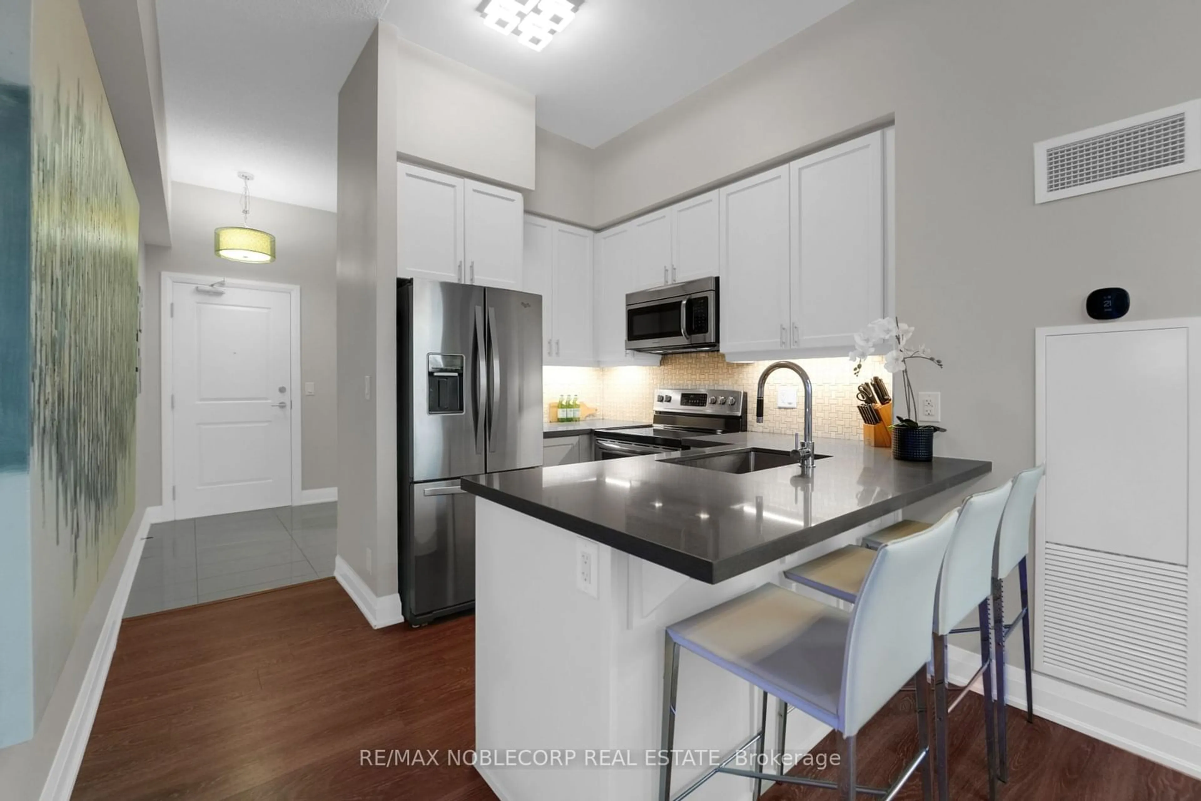 Open concept kitchen for 12 Woodstream Blvd #1015, Vaughan Ontario L4L 8C4