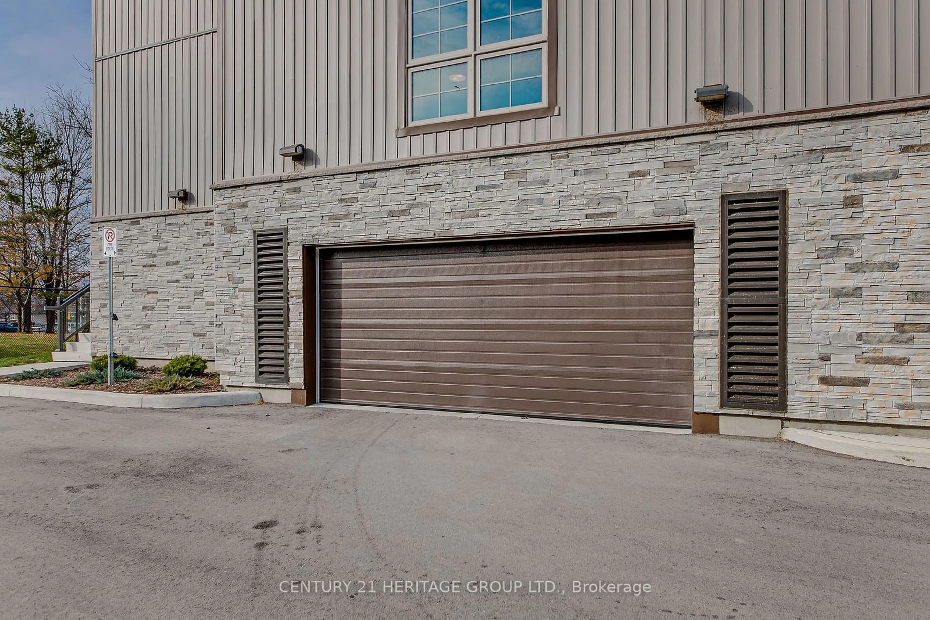 Indoor garage, cement floor for 110 Grew Blvd #408, Georgina Ontario L0E 1L0