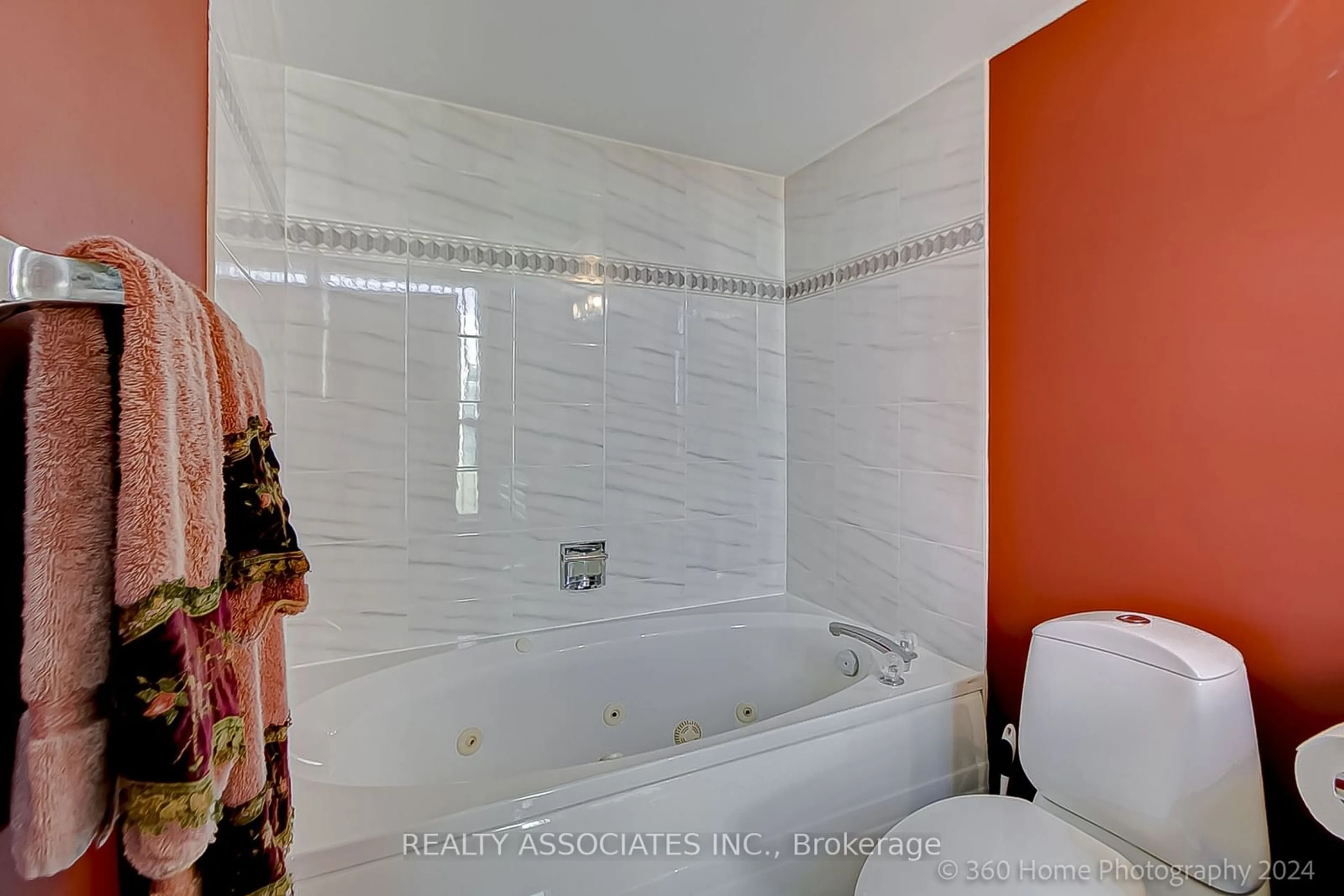 Bathroom, ceramic floors for 7805 Bayview Ave #1011, Markham Ontario L3T 7N1