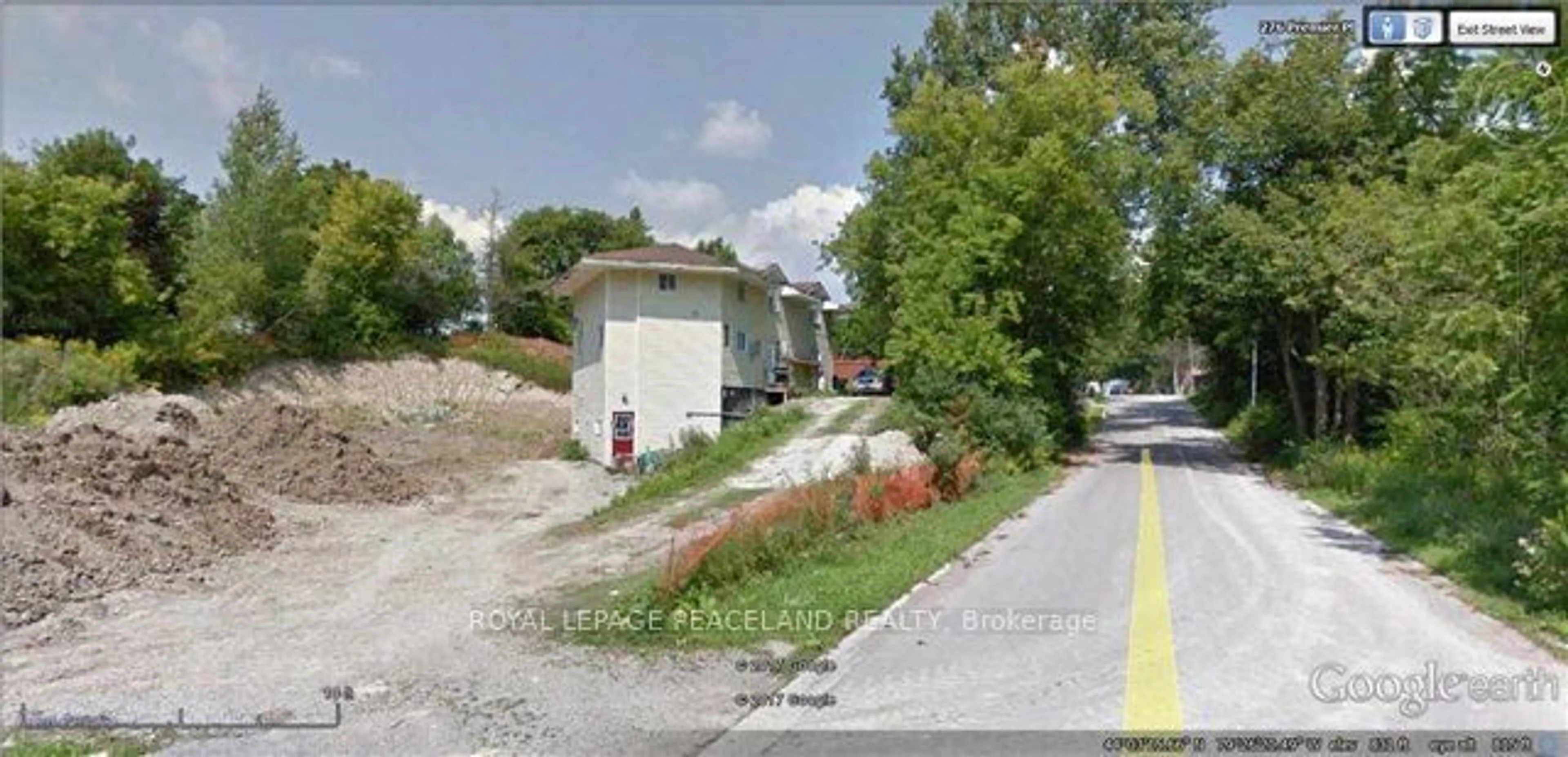 Frontside or backside of a home, the street view for 330 Premier Pl, Newmarket Ontario L3Y 6H9